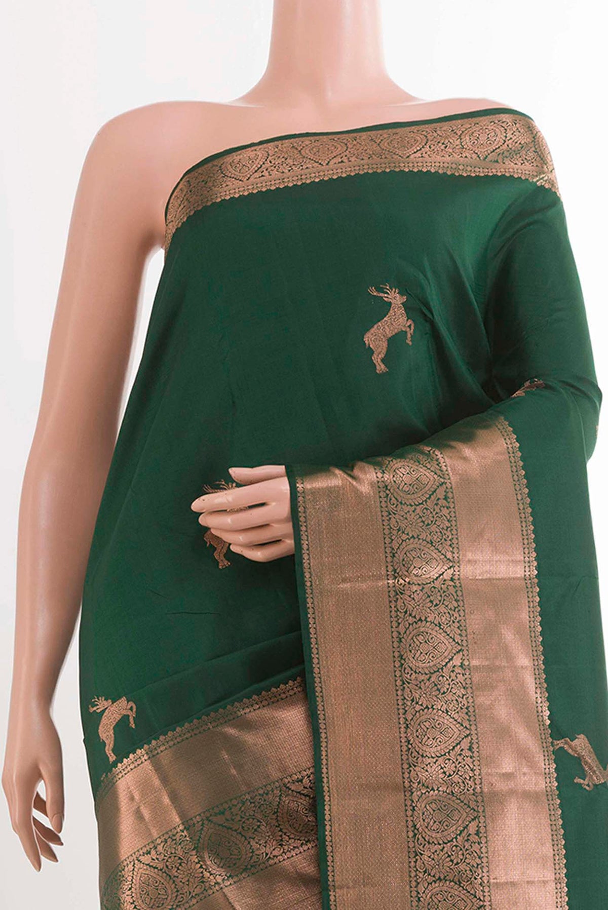 Border image of Green Kanchipuram Silk Saree with Zari Butta on the body and Zari Border