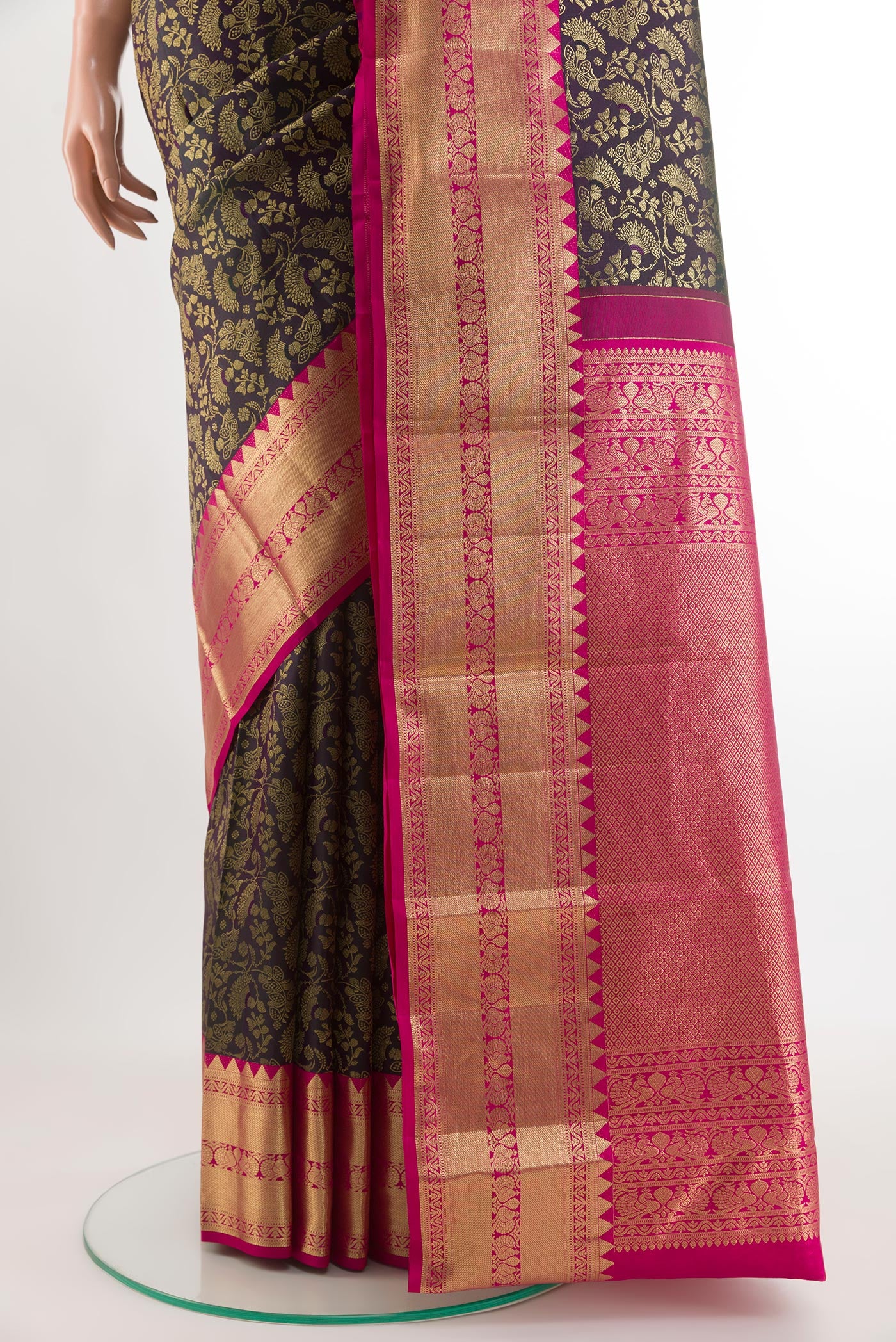 Pleats and pallu of Black Kanjivaram Silk Saree with Zari Brocade on the body and Zari Border. 