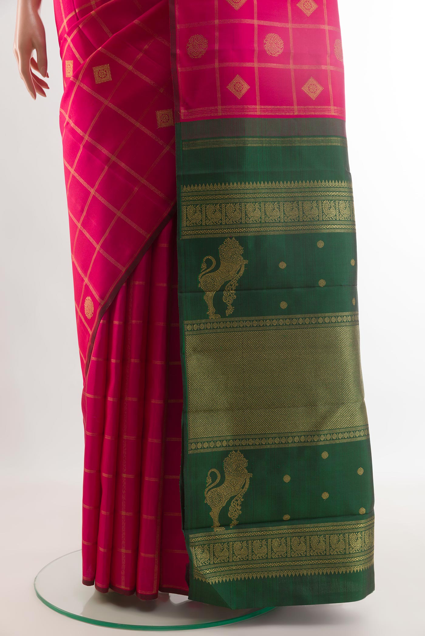 Pleats and pallu of Pure Silk Pure Zari Pink Kanchipuram Saree with Checked design on the body and Without Border. 