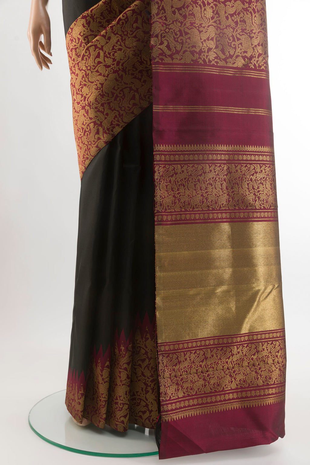 Pleats and pallu of Black Kanchipuram Silk Saree with Plain Body and Zari Border. 