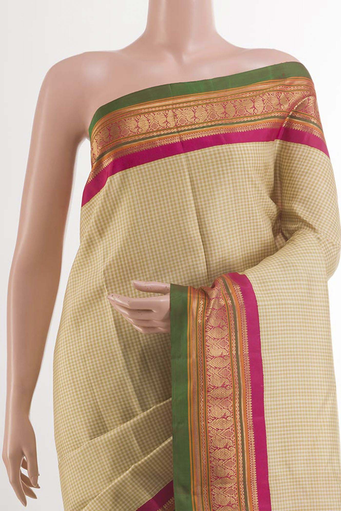 Border image of Olive Green Kanjivaram Silk Saree with Checked design on the body and Ganga Jamuna Border. 