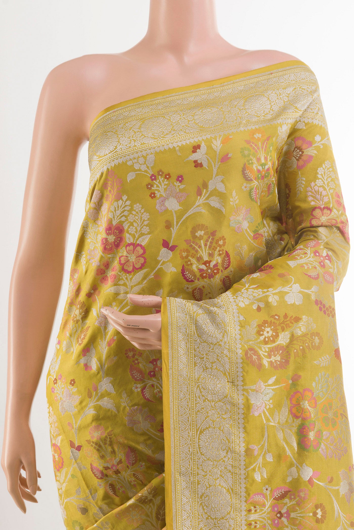 Border image of Yellow Banarasi Tissue Silk Saree with Zari Butta on the body and Zari Border. 