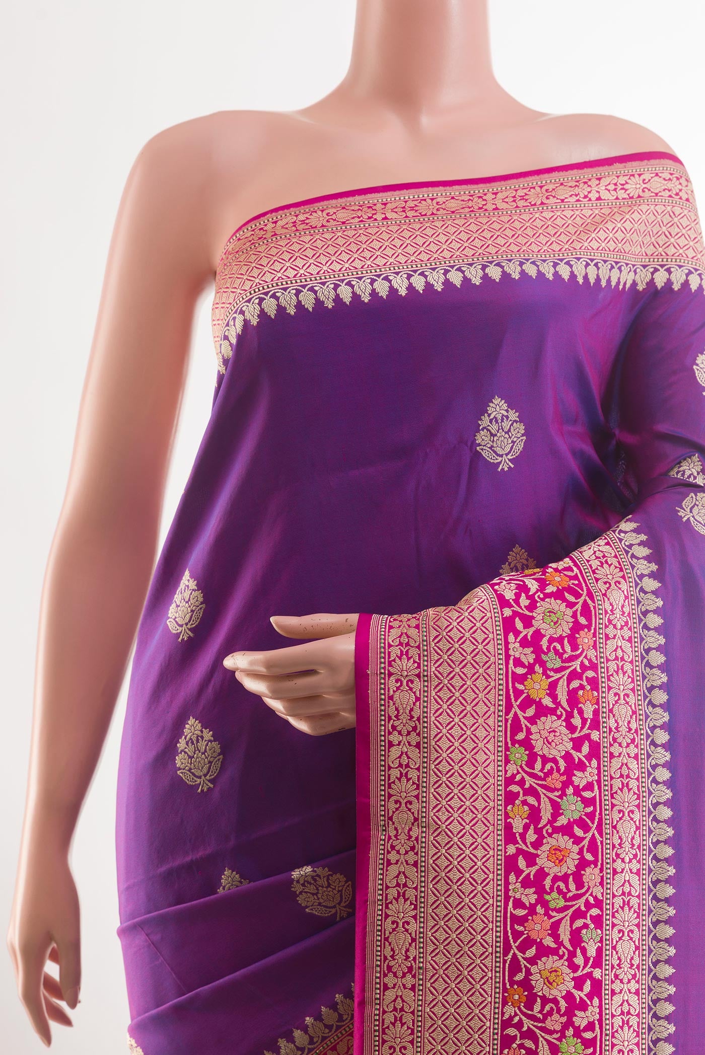 Border image of Purple Banarasi Silk Saree with Zari Butta on the body and Zari Border. 
