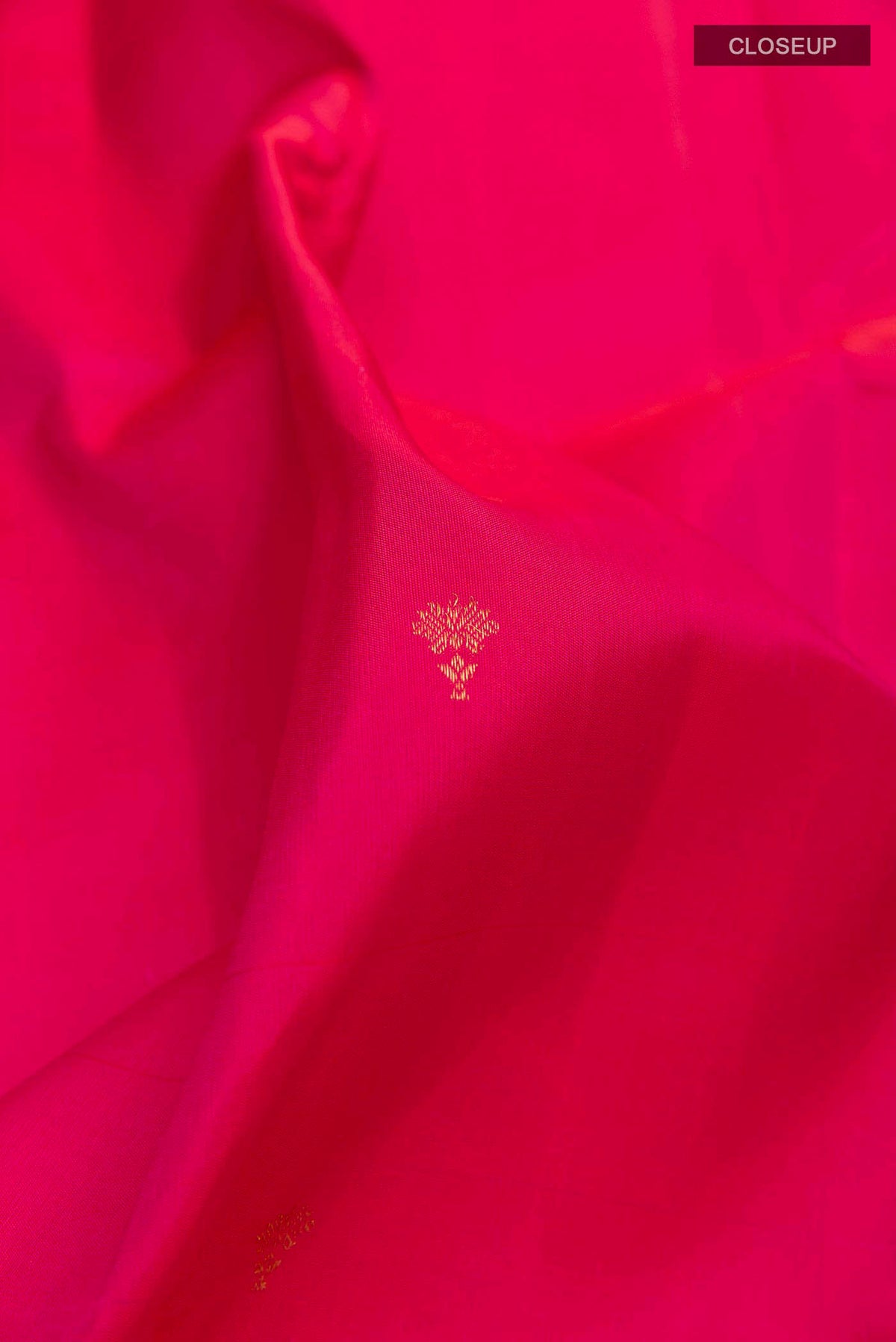 Close up of Pure Silk Pure Zari Pink Dual Tone Kanchipuram Saree with Zari Butta on the body and Zari Border displaying folds