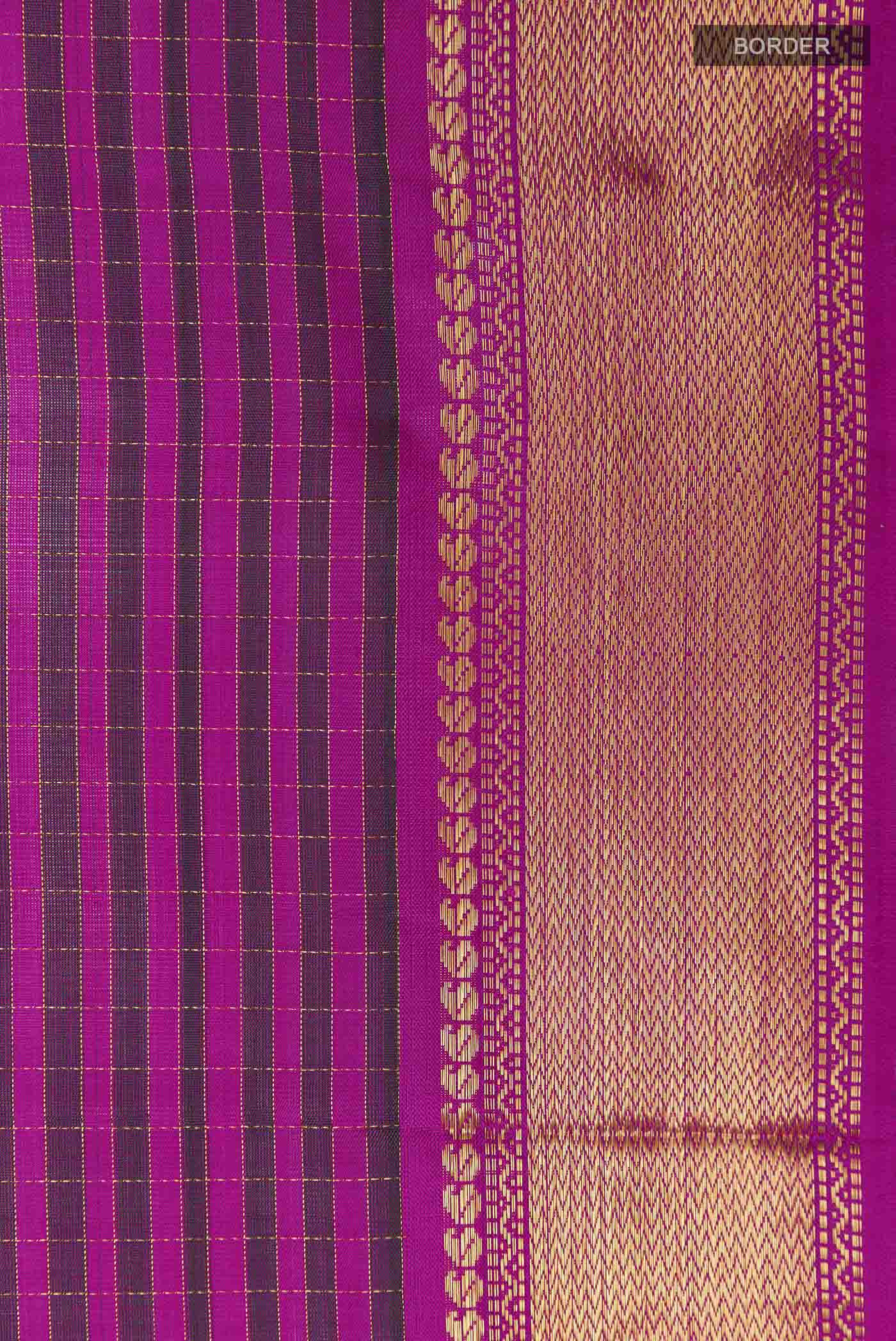 Border image of Dark Pink Kanchipuram Silk Saree with Checked design on the body and Plain Border
