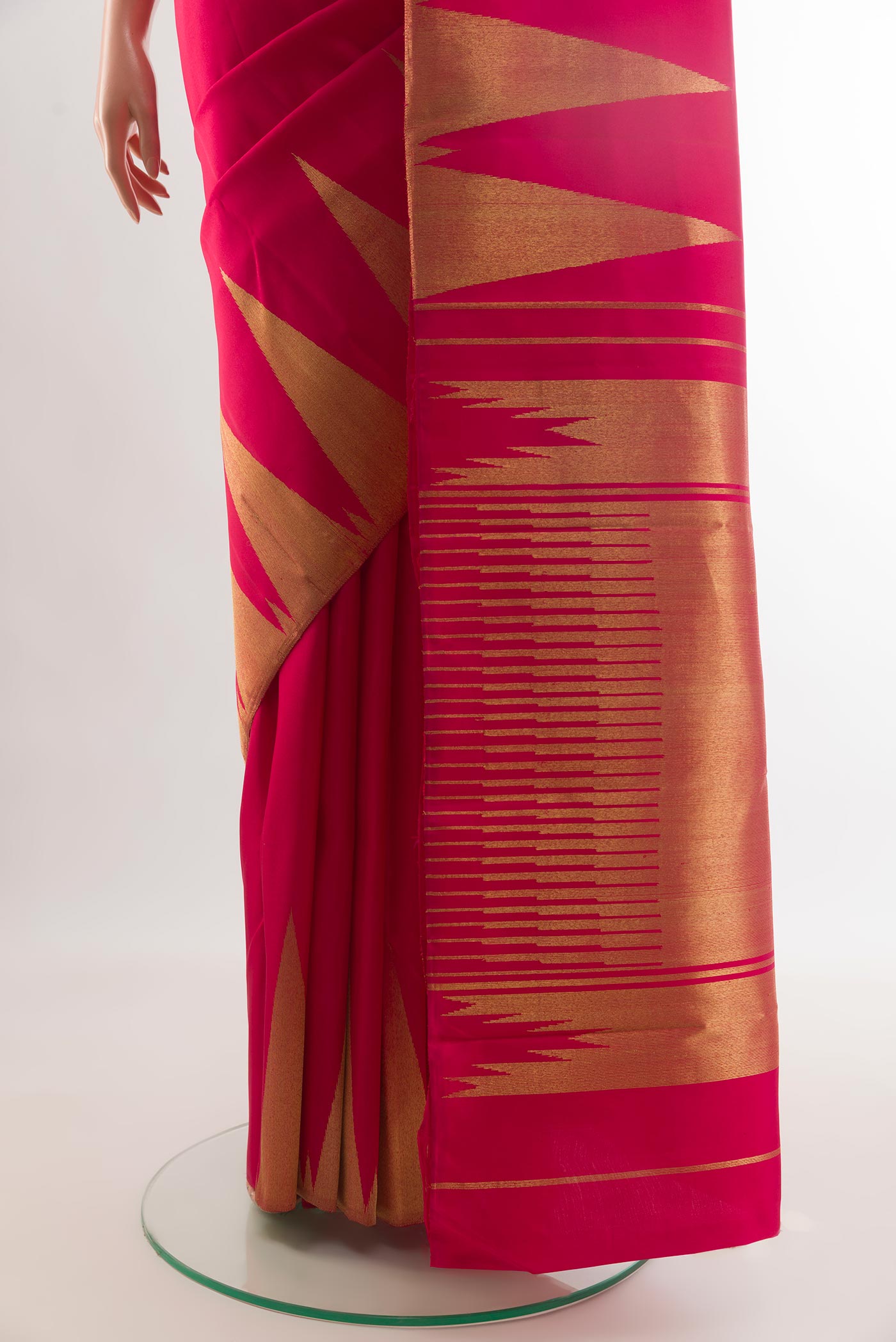 Pleats and pallu of Pure Silk Pure Zari Pink Kanchipuram Saree with Plain Body and Temple Border. 