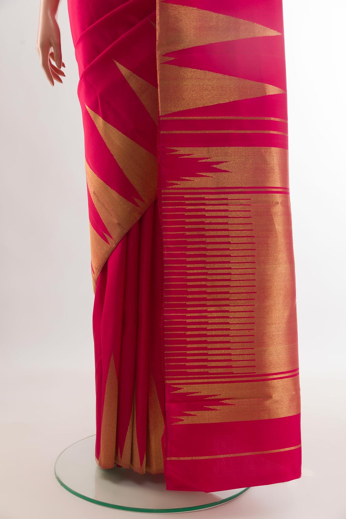 Pleats and pallu of Pure Silk Pure Zari Pink Kanchipuram Saree with Plain Body and Temple Border. 