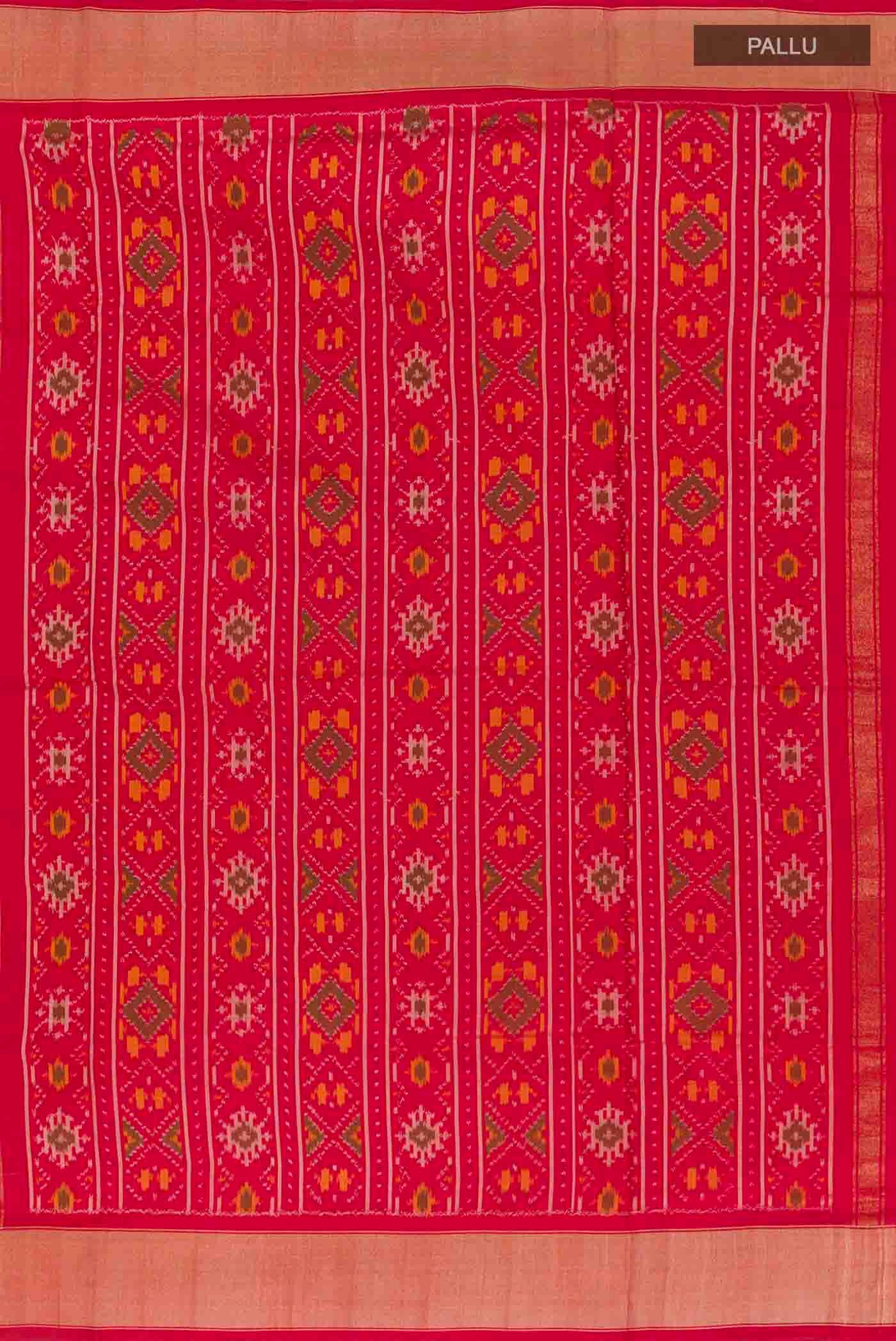 Close up image of the pallu of Cream Pochampally Silk Saree with Pure Ikat on the body and Zari Border