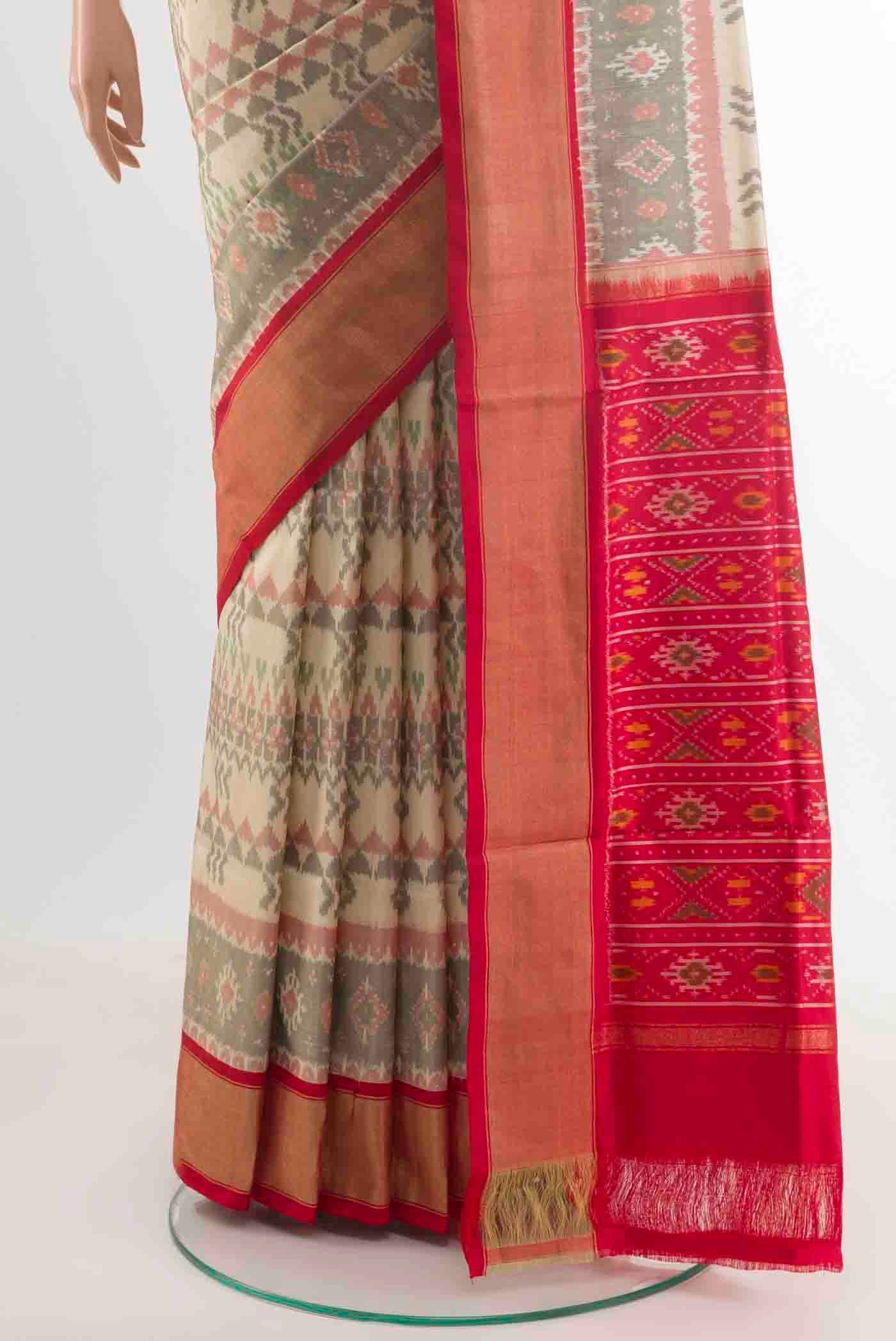 Pleats and pallu of Cream Pochampally Silk Saree with Pure Ikat on the body and Zari Border