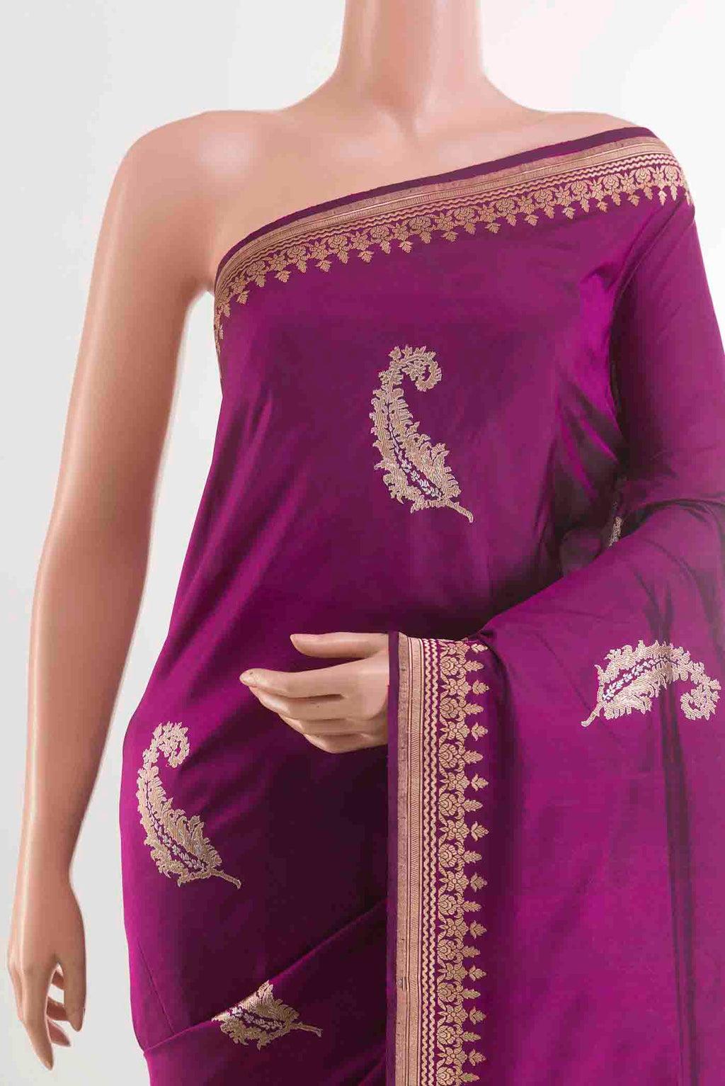 Border image of Purple Banarasi Silk Saree with Zari Butta on the body and Zari Border
