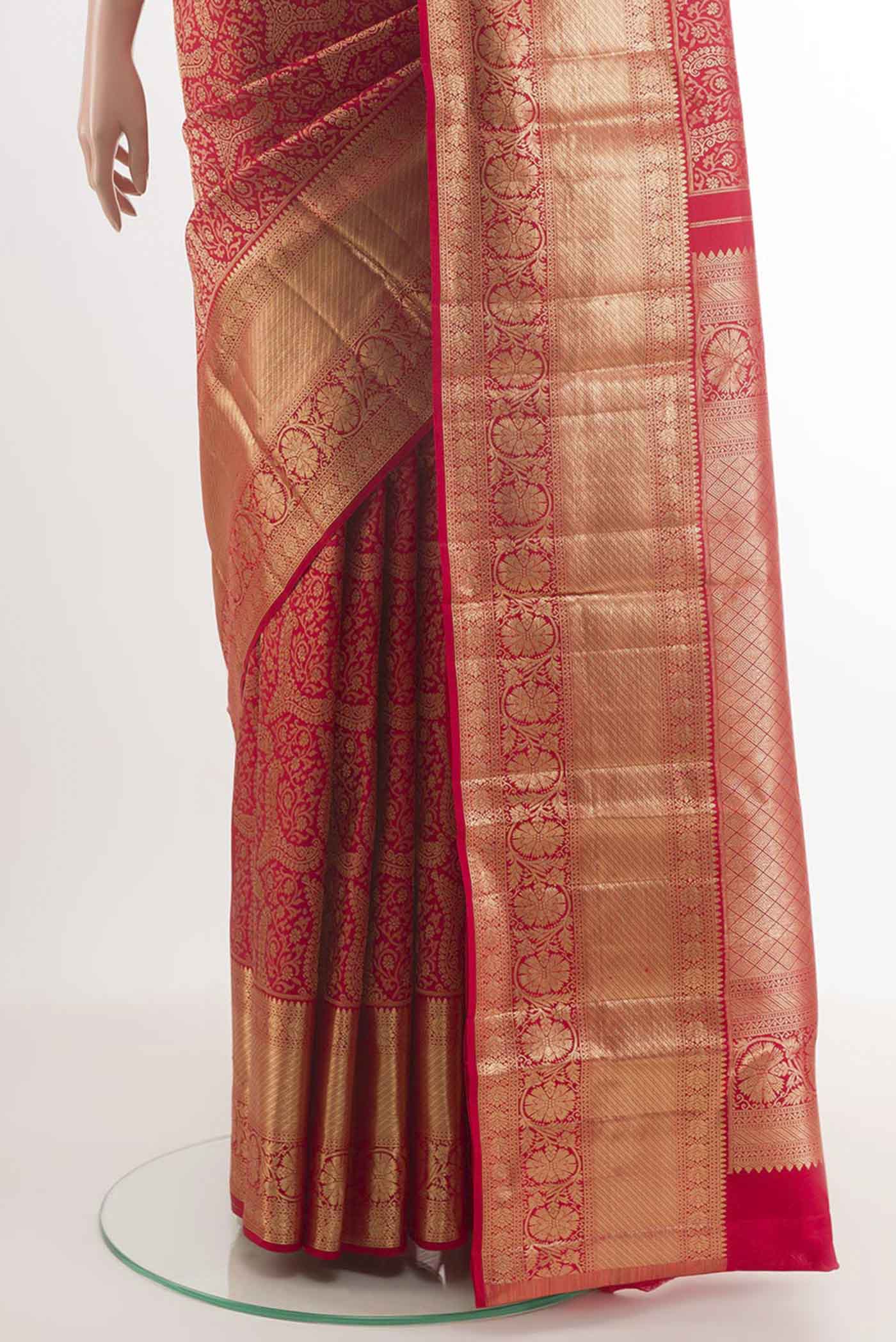 Pleats and pallu of Red Dual Tone Kanchipuram Silk Saree with Zari Brocade on the body and Zari Border. 