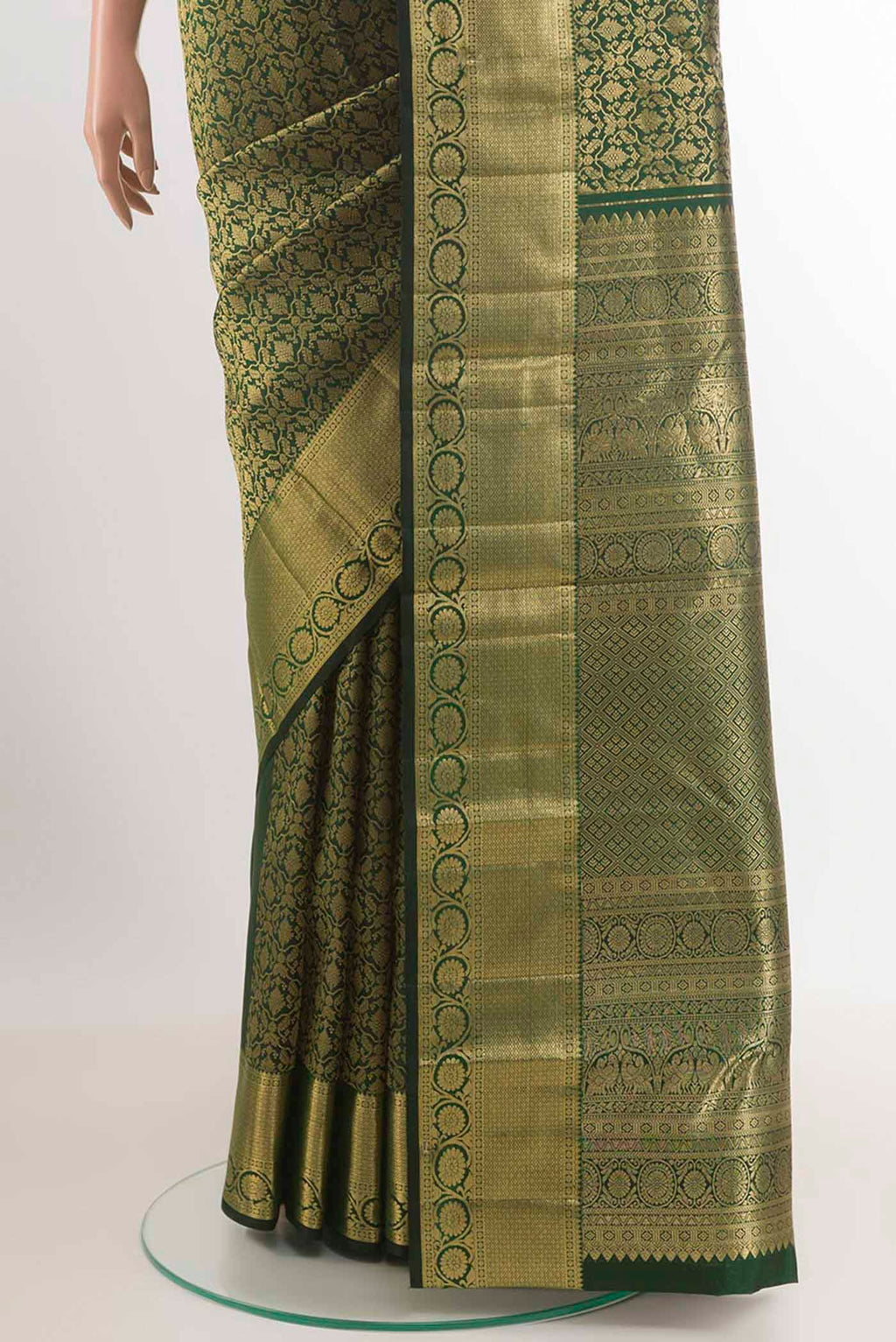 Pleats and pallu of Bottle Green Kanchipuram Silk Saree with Zari Brocade on the body and Zari Border. 