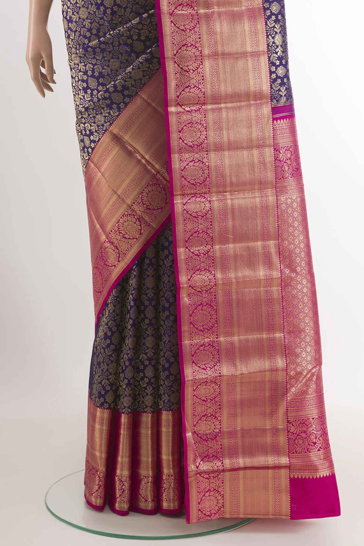 Pleats and pallu of Dark Blue Kanchipuram Silk Saree with Zari Brocade on the body and Zari Border. 