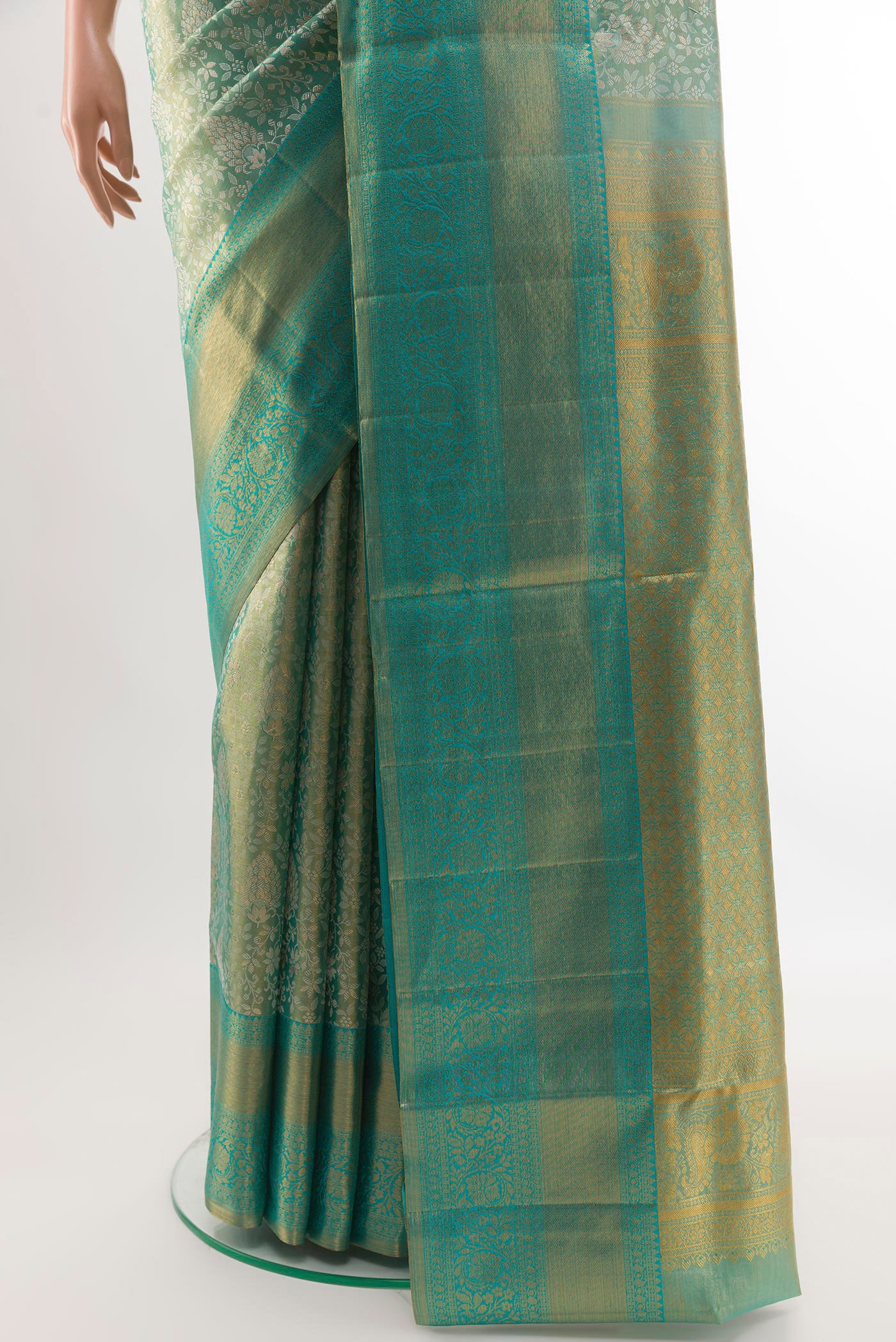 Pleats and pallu of Sea Green Kanjivaram Tissue Silk Saree with Zari Brocade on the body and Zari Border. 