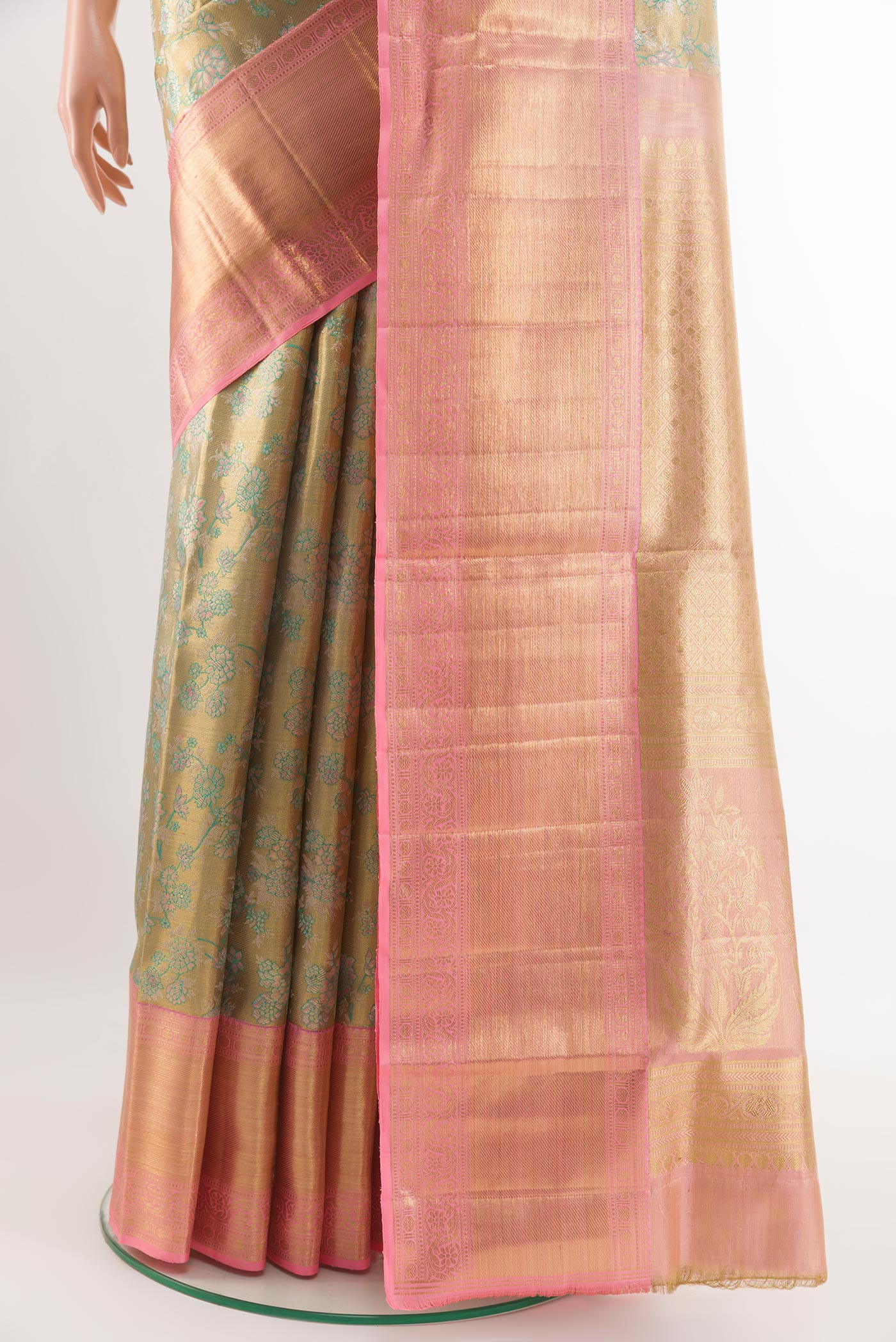 Pleats and pallu of Golden Kanjivaram Tissue Silk Saree with Zari Brocade on the body and Zari Border. 