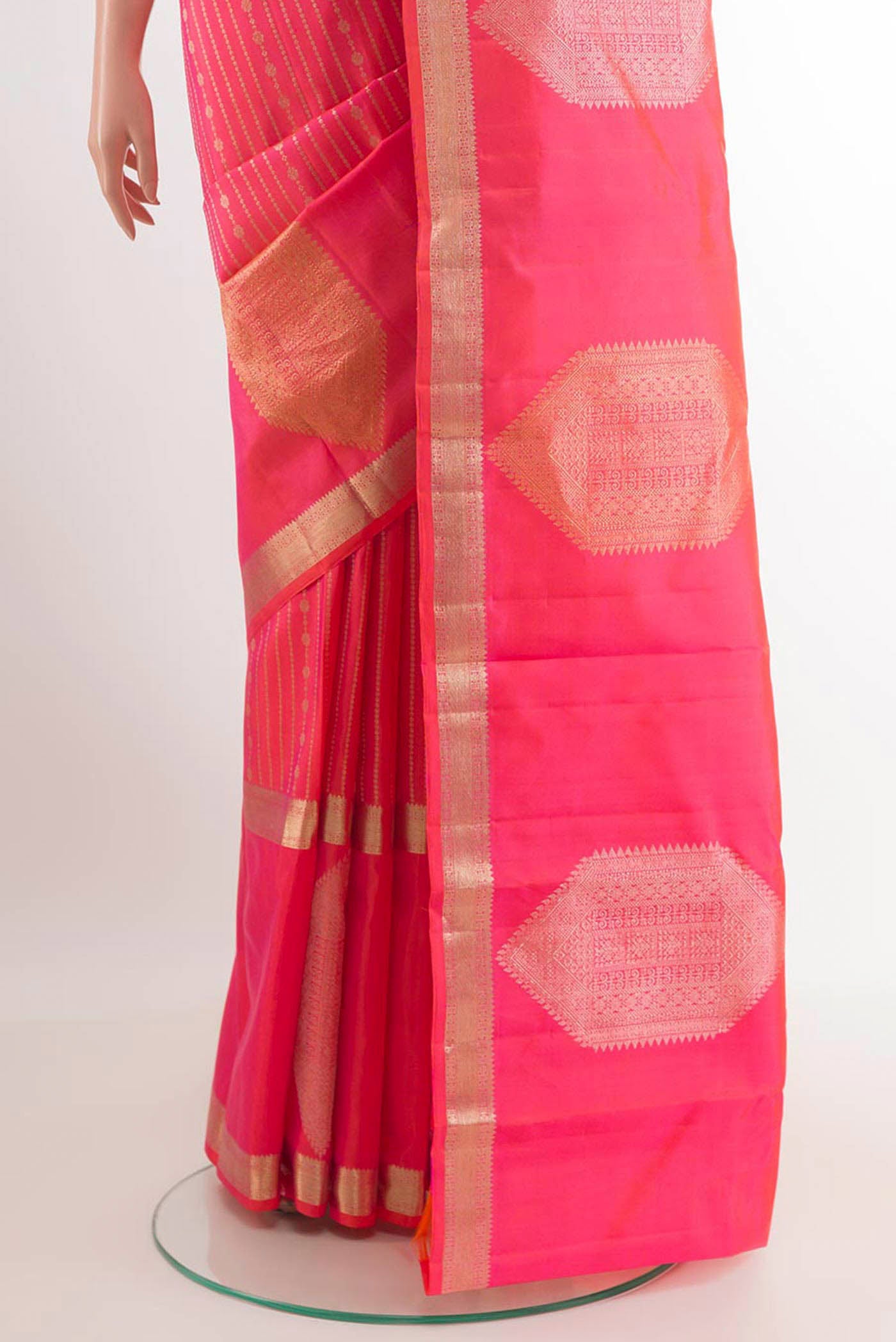 Pleats and pallu of Sea Green Kanjivaram Silk Saree with Zari Brocade on the body and Zari Border. 