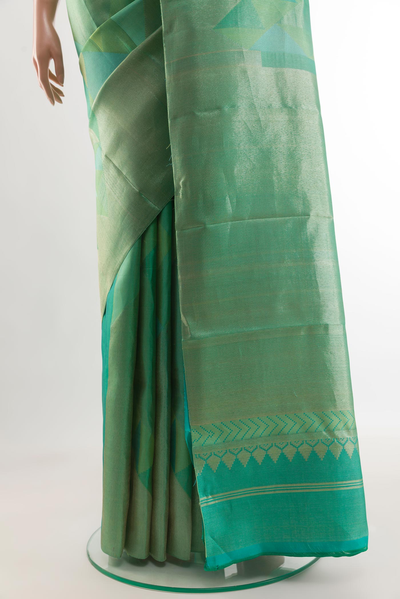 Pleats and pallu of Turquoise Kanjivaram Silk Saree with Zari Brocade on the body and Without Border. 