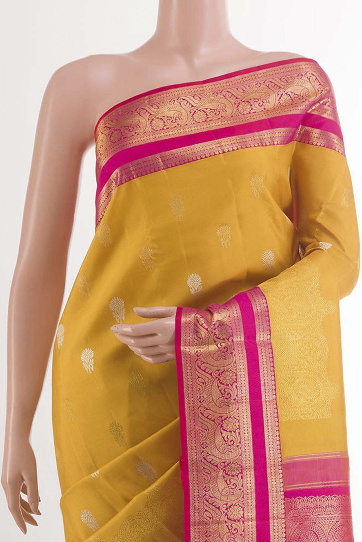 Border image of Yellow Kanchipuram Silk Saree with Zari Butta on the body and Ganga Jamuna Border. 