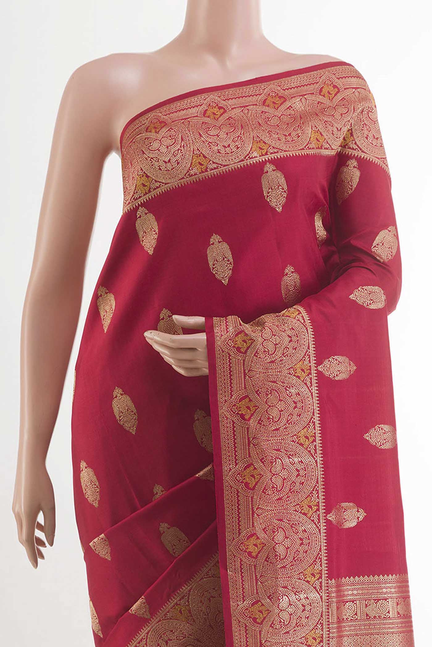 Border image of Red Kanchipuram Silk Saree with Zari Butta on the body and Zari Border. 