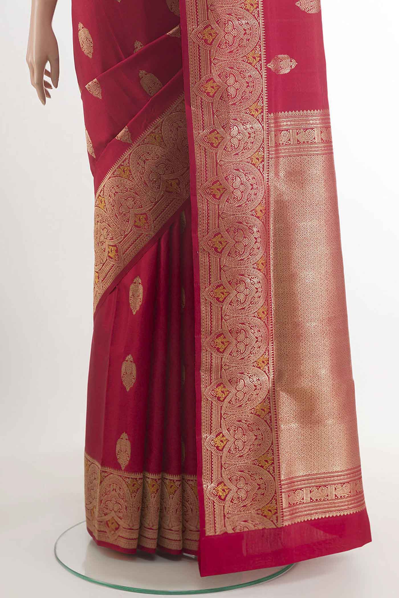 Pleats and pallu of Red Kanchipuram Silk Saree with Zari Butta on the body and Zari Border. 