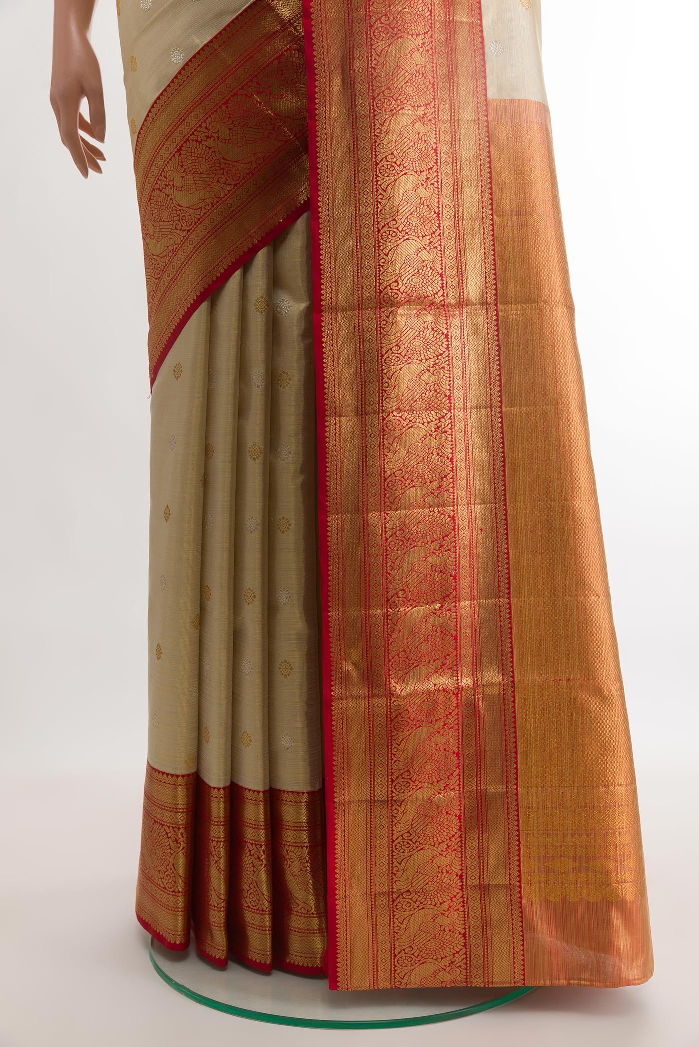 Pleats and pallu of Golden Kanjivaram Tissue Silk Saree with Zari Butta on the body and Zari Border. 