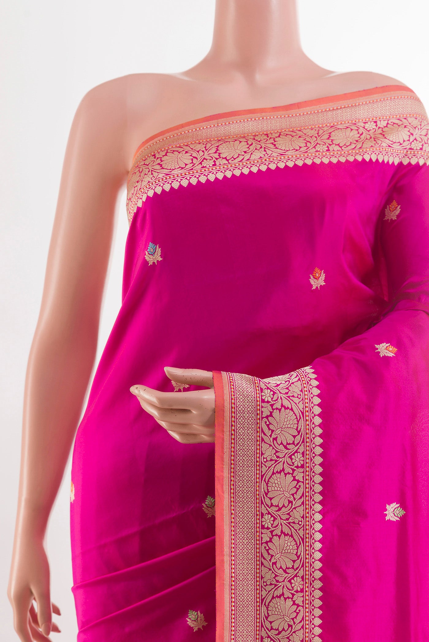 Border image of Pink Banarasi Silk Saree with Zari Butta on the body and Zari Border. 