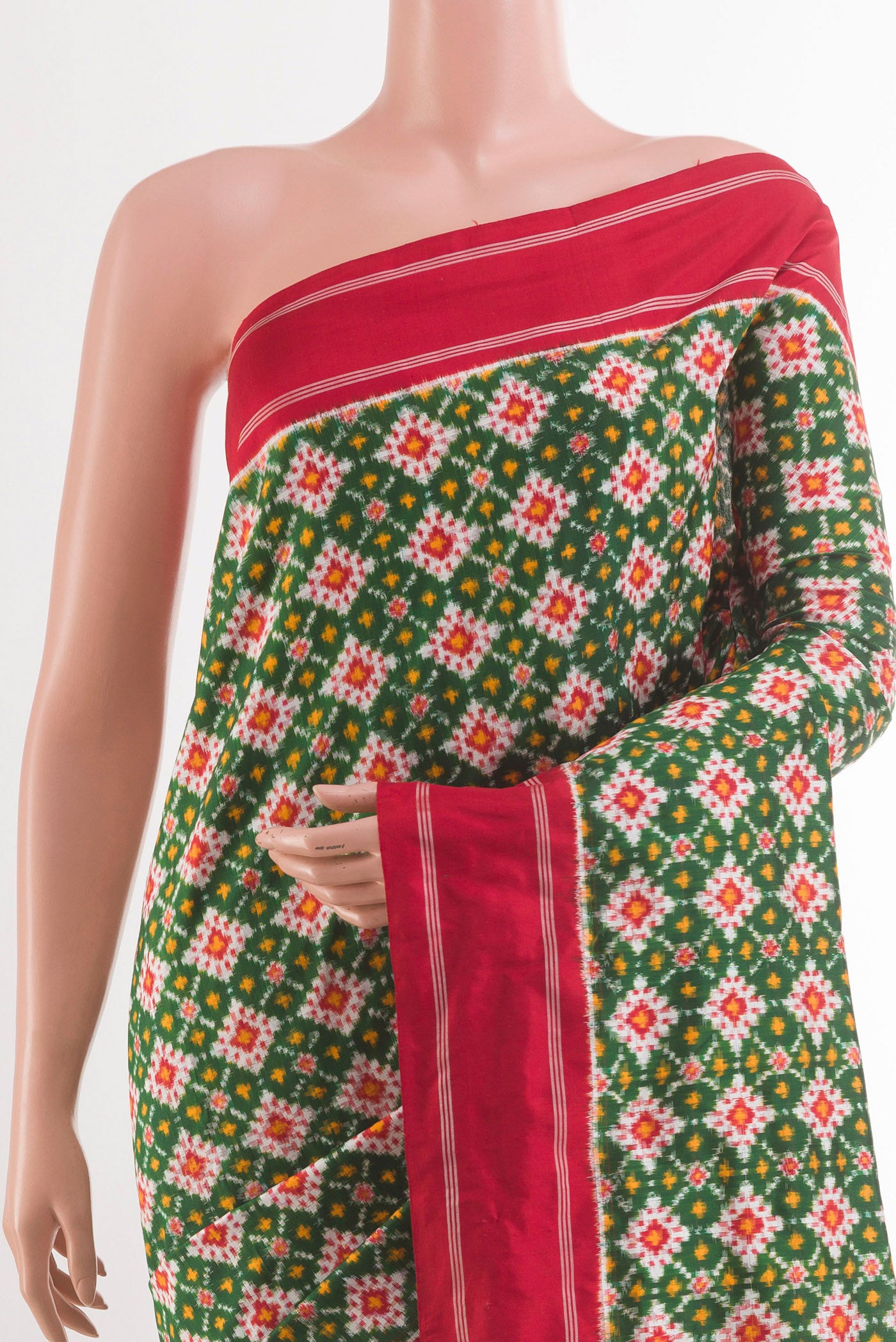 Border image of Green Pochampally Silk Saree with Pure Ikat on the body and Plain Border. 