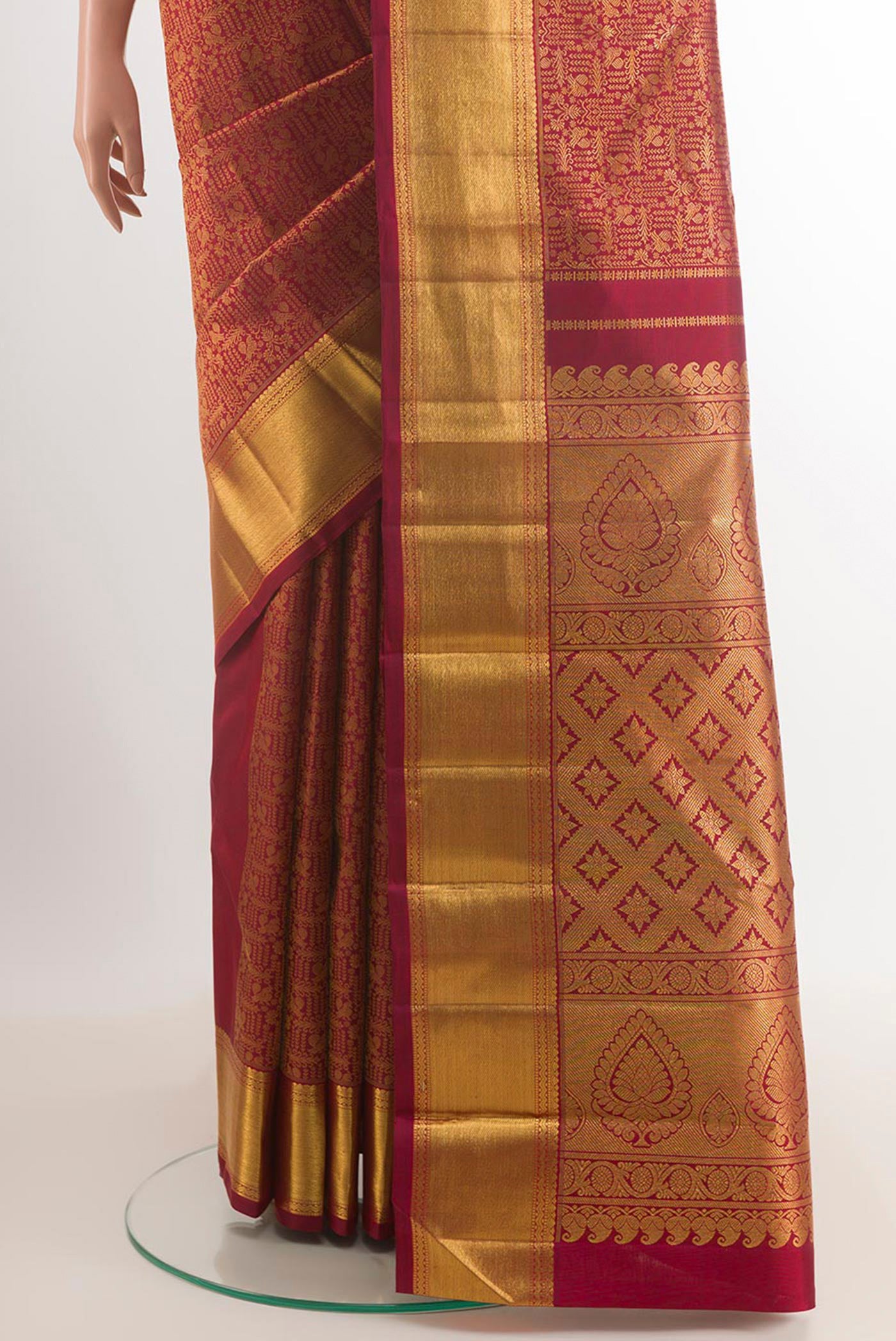 Pleats and pallu of Maroon Kanchipuram Silk Saree with Zari Brocade on the body and Zari Border. 