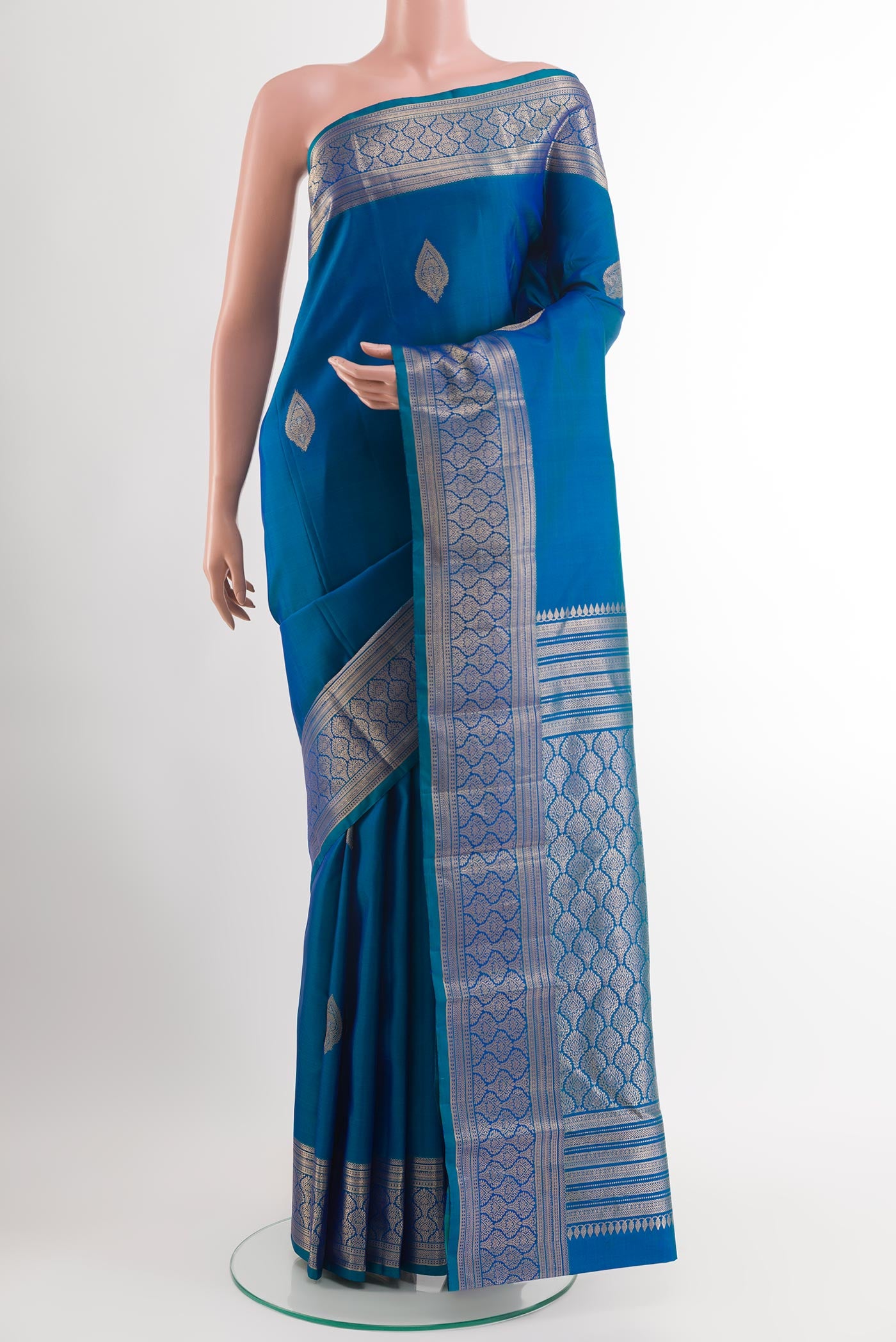 Blue Dual Tone Kanchipuram Silk Saree with Zari Butta on the body and Zari Border.  displayed on a mannequin
