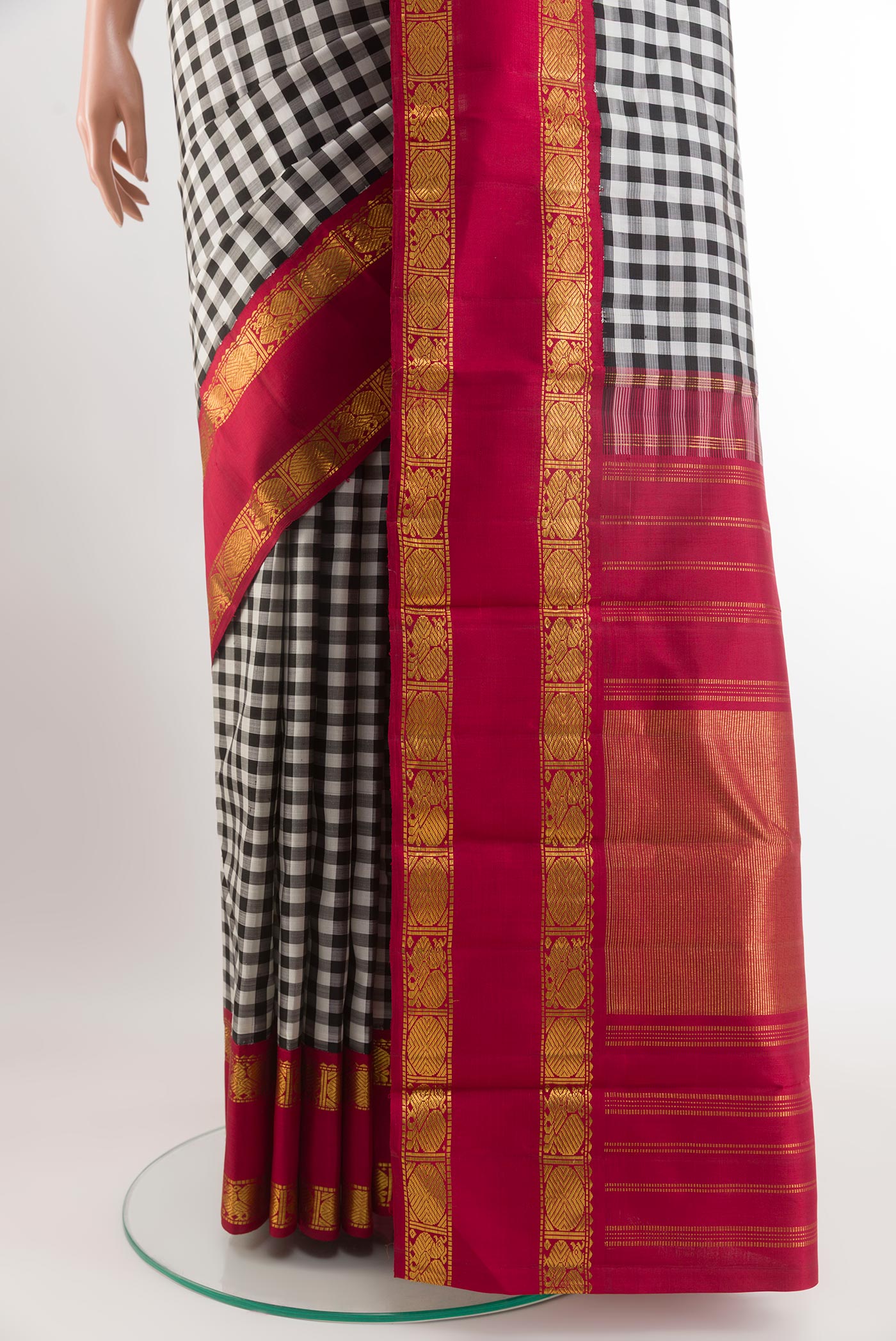 Pleats and pallu of White Kanjivaram Silk Saree with Checked design on the body and Zari Border. 