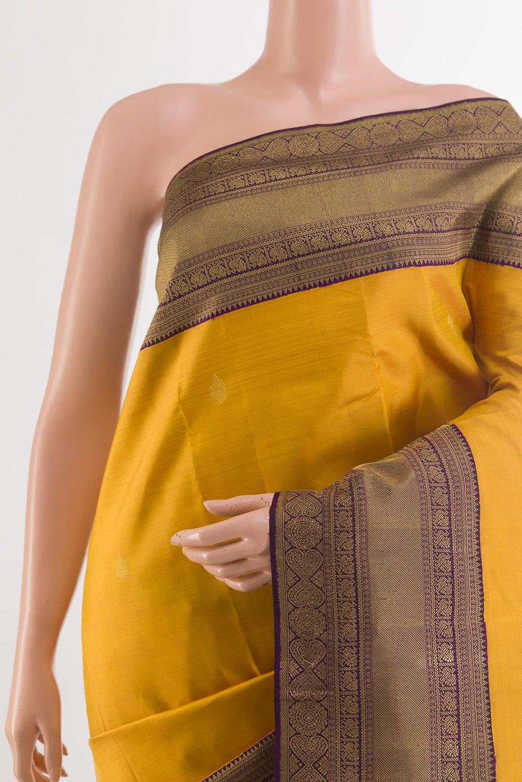 Border image of Mustard Kanchipuram Silk Saree with Zari Butta on the body and Zari Border. 