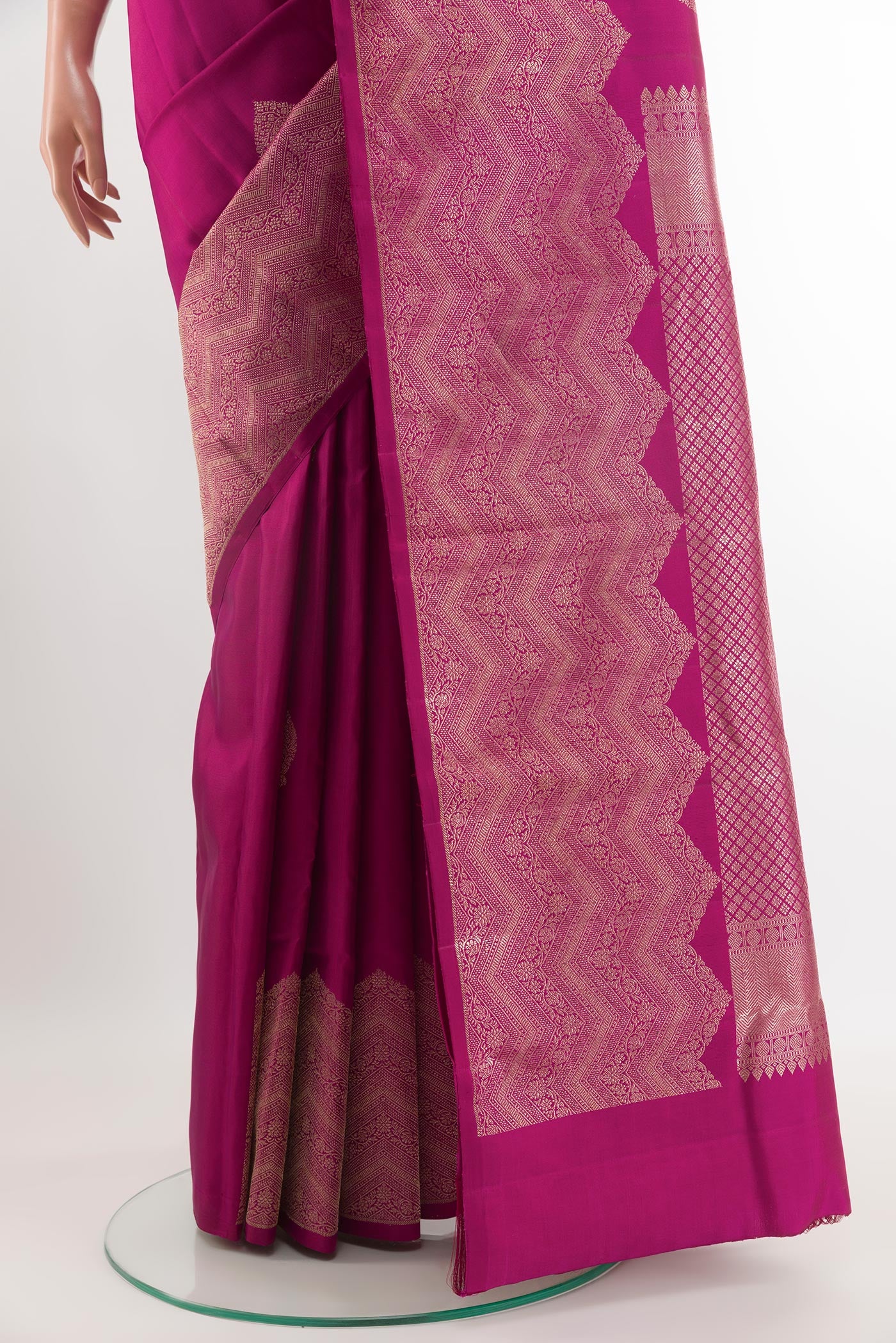 Pleats and pallu of Light Magenta Kanjivaram Silk Saree with Zari Butta on the body and Zari Border. 