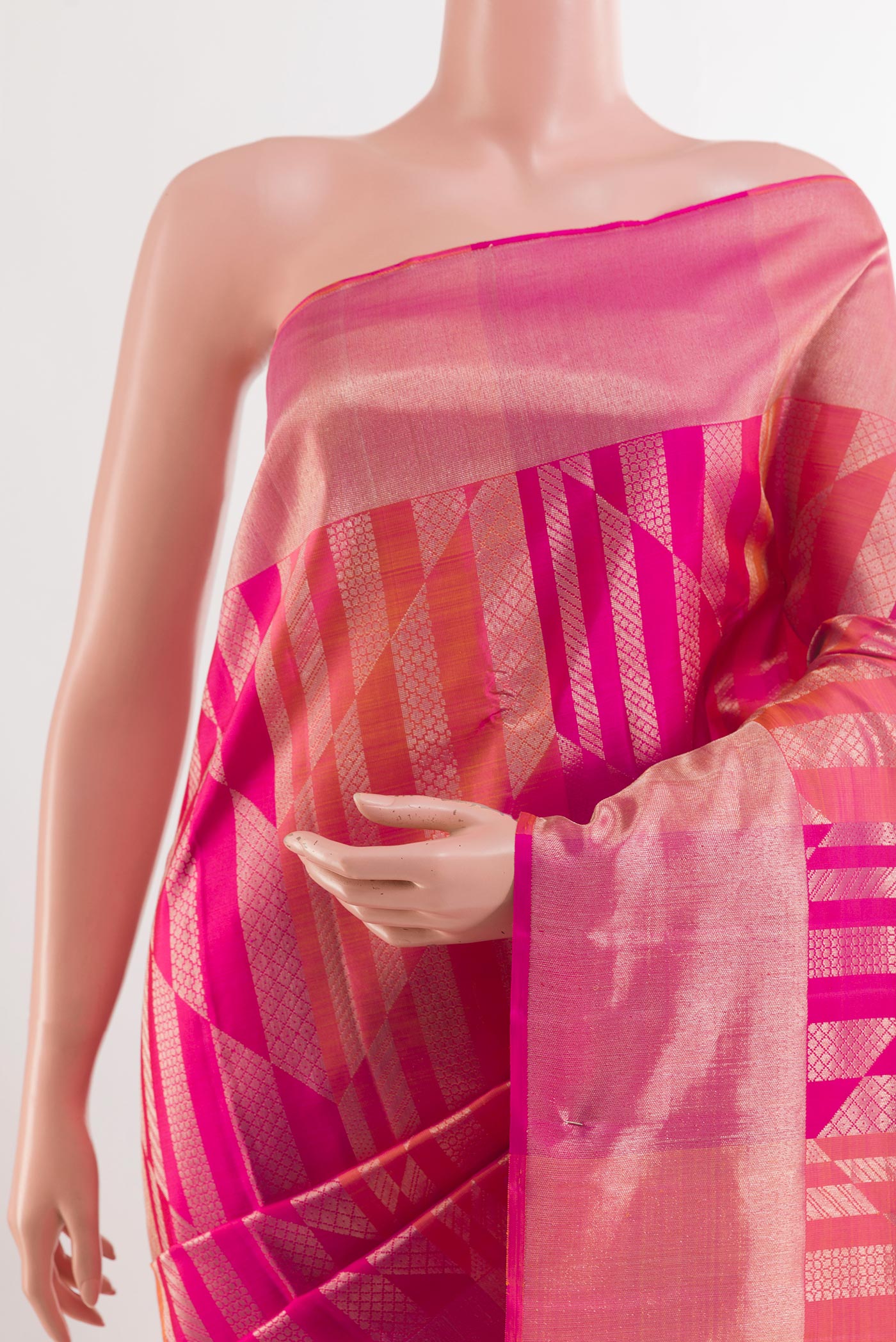 Border image of Rani Pink Kanchipuram Silk Saree with Zari Brocade on the body and Zari Border. 
