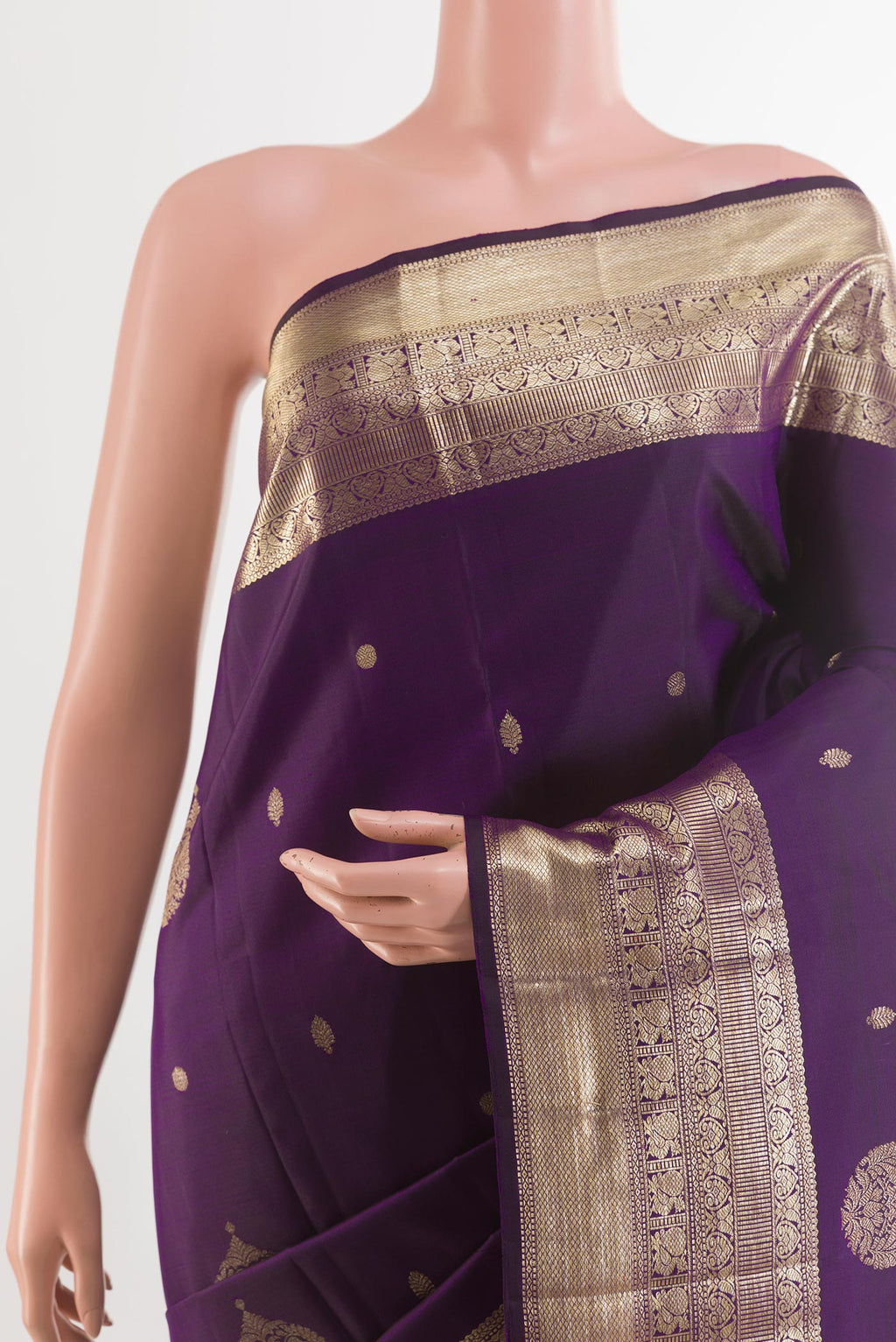 Border image of Purple Kanjivaram Silk Saree with Zari Butta on the body and Zari Border. 