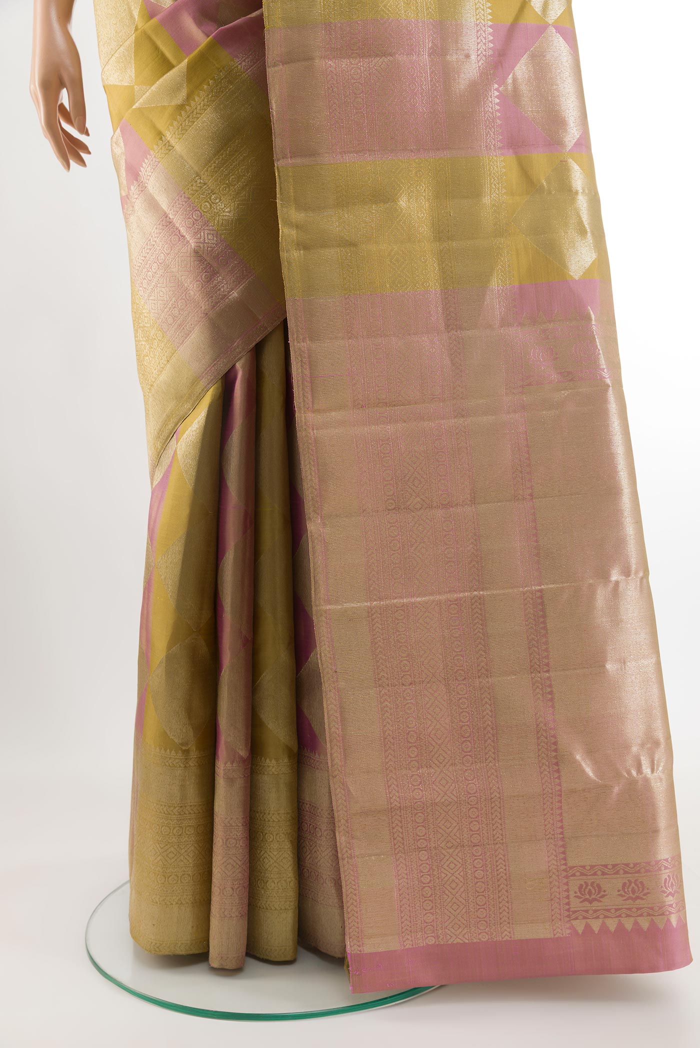 Pleats and pallu of Mehandi Green Kanchipuram Silk Saree with Zari Brocade on the body and Zari Border. 