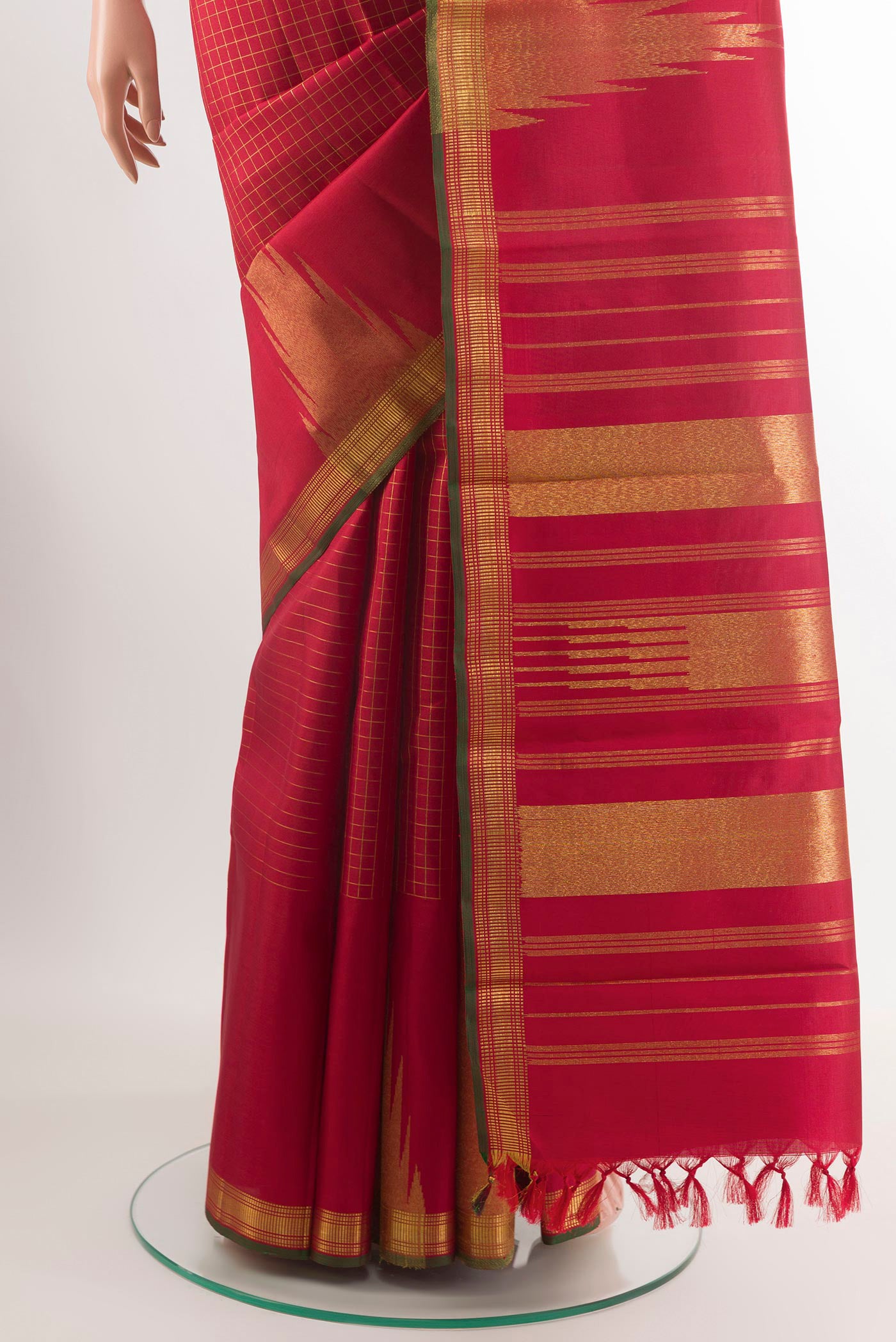 Pleats and pallu of Maroon Kanchipuram Silk Saree with Checked design on the body and Temple Border. 