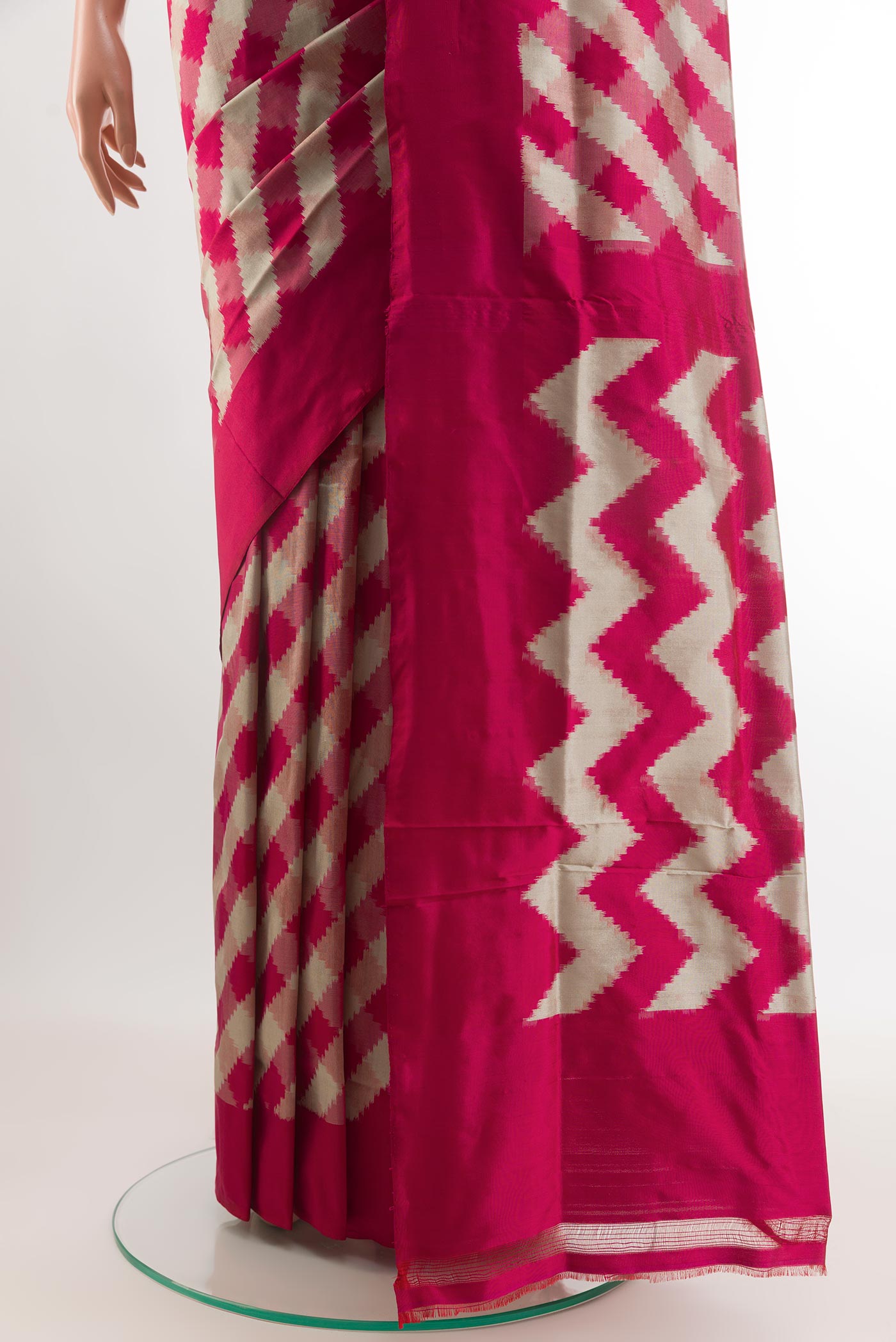 Pleats and pallu of Pink Pochampally Silk Saree with Pure Ikat on the body and Zari Border. 