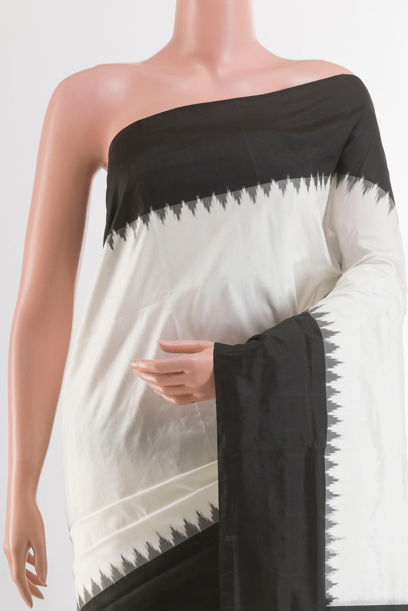 Border image of White Pochampally Silk Saree with Ikat design on the body and Zari Border. 