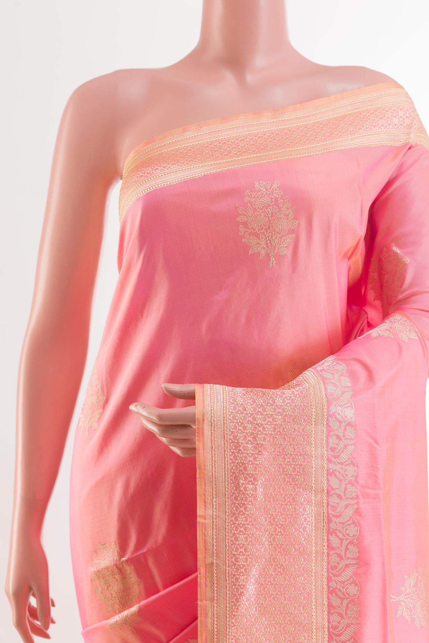 Border image of Rose pink Banarasi Silk Saree with Zari Butta on the body and Zari Border. 