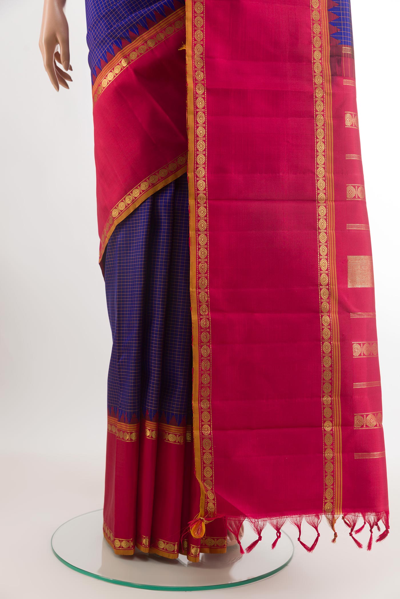 Pleats and pallu of Blue Kanchipuram Silk Saree with Checked design on the body and Ganga Jamuna Border. 