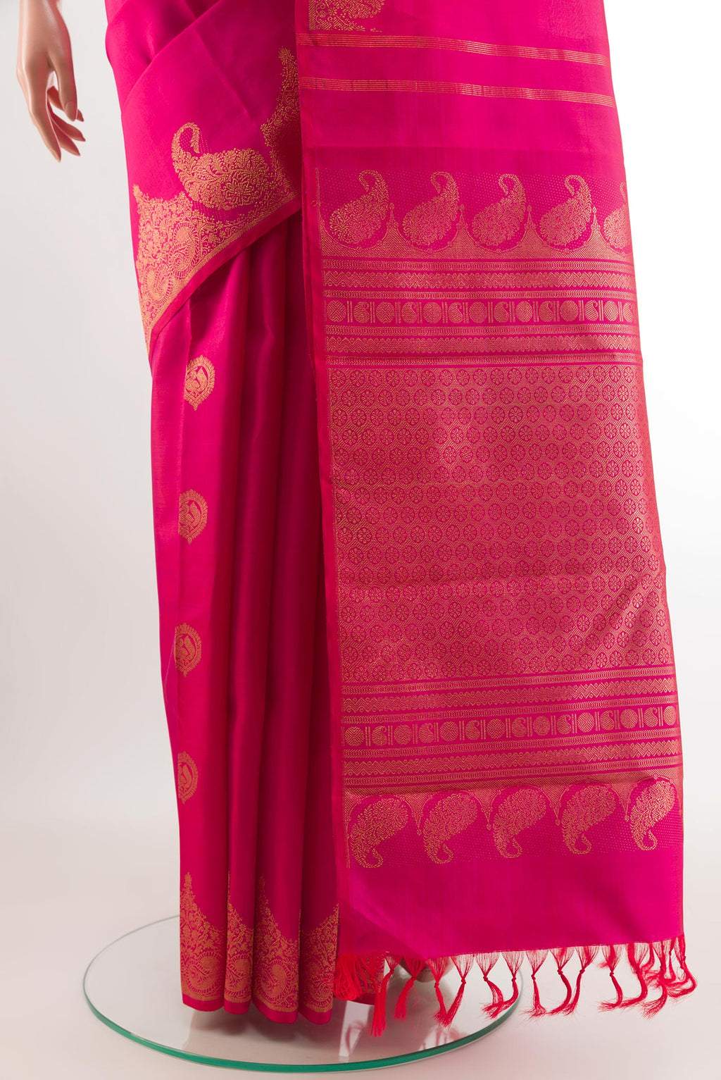 Pleats and pallu of Pink Kanchipuram Silk Saree with Zari Butta on the body and Zari Border. 