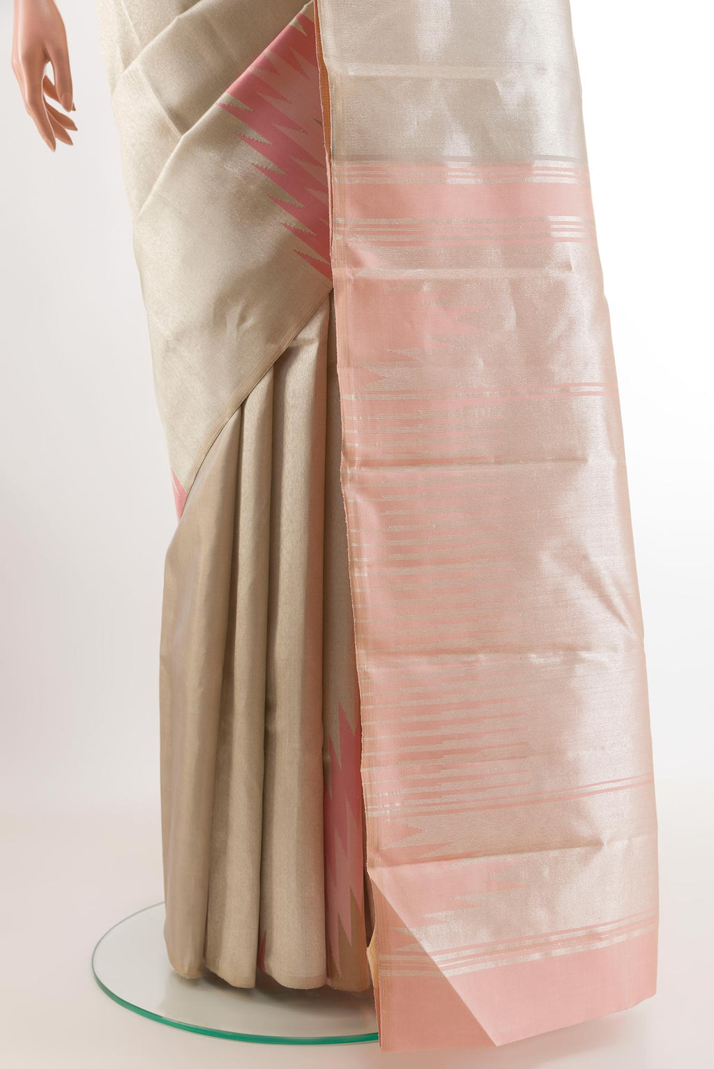 Pleats and pallu of Silver Kanchipuram Silk Saree with Zari Brocade on the body and Zari Border. 