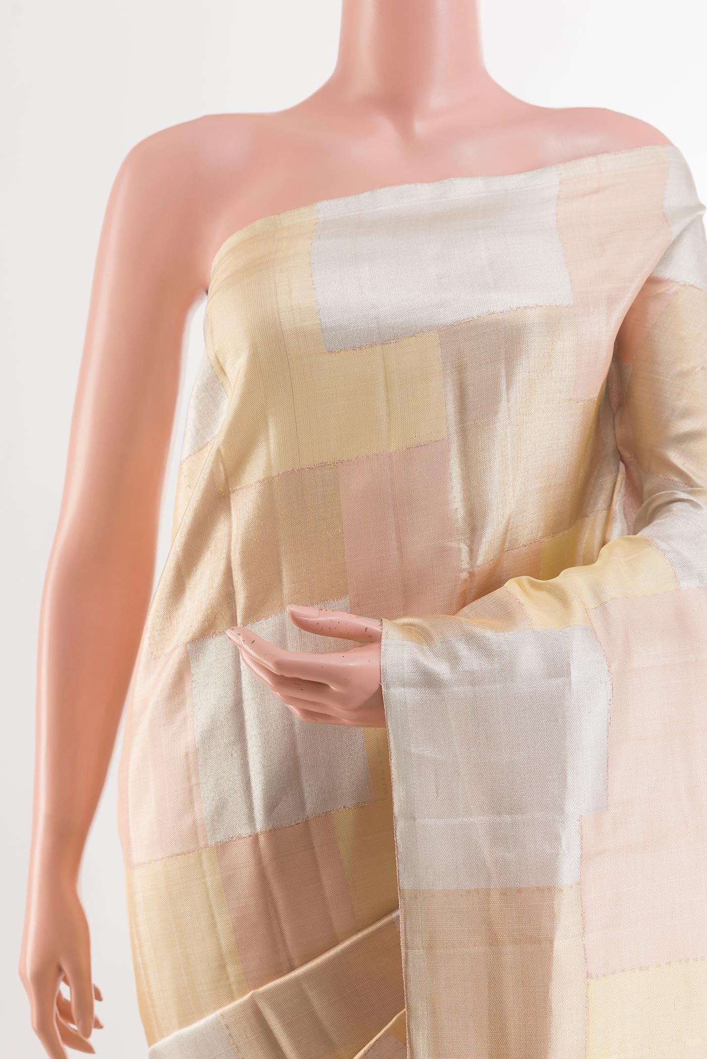 Border image of Pure Silk Pure Zari Imperial Pink Kanjivaram Saree with Zari Brocade on the body and Zari Border. 