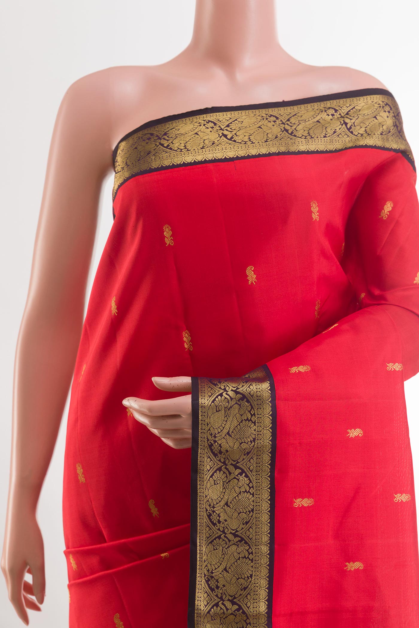 Border image of Red Kanjivaram Silk Saree with Zari Butta on the body and Zari Border. 