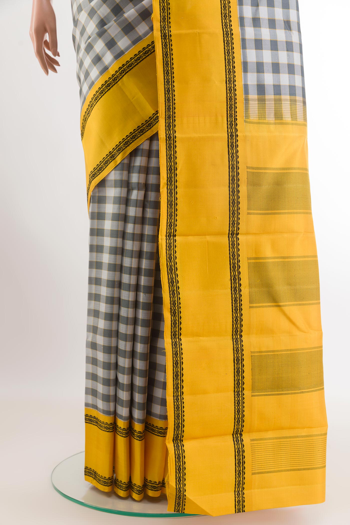 Pleats and pallu of Off White Kanjivaram Silk Saree with Checked design on the body and Thread Border. 