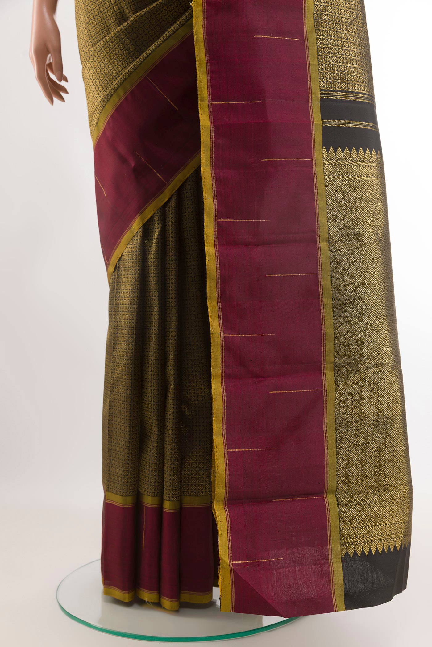 Pleats and pallu of Black Kanjivaram Silk Saree with Zari Brocade on the body and Ganga Jamuna Border. 