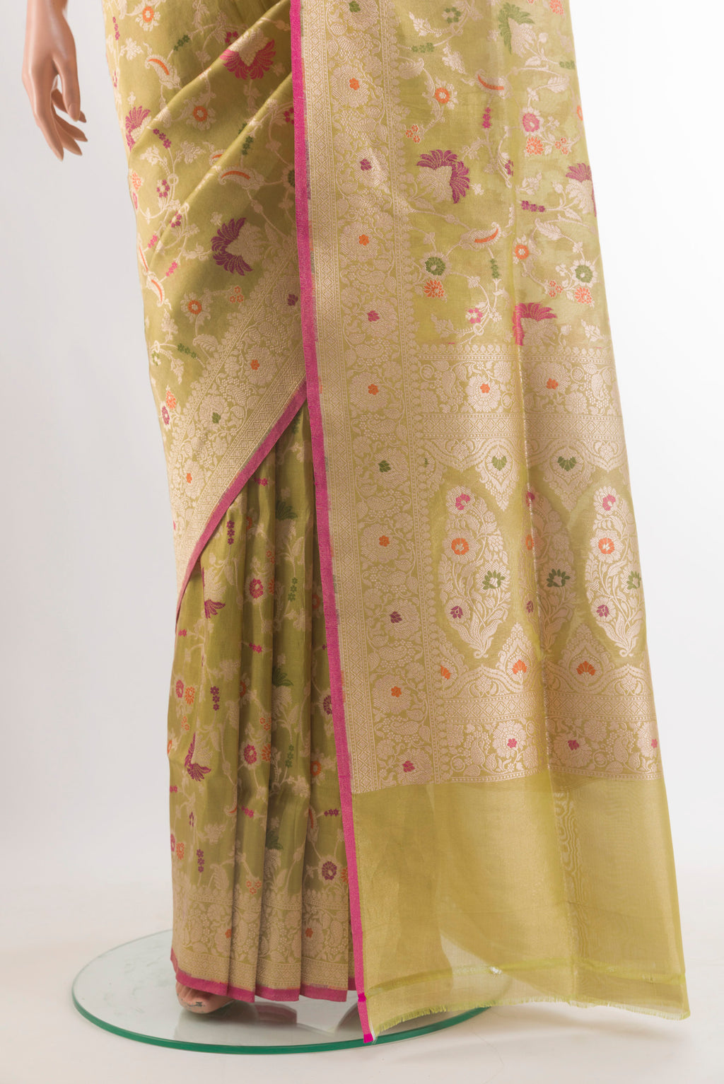 Pleats and pallu of Pure Silk Golden Banarasi Saree with Zari Brocade on the body and Zari Border. 