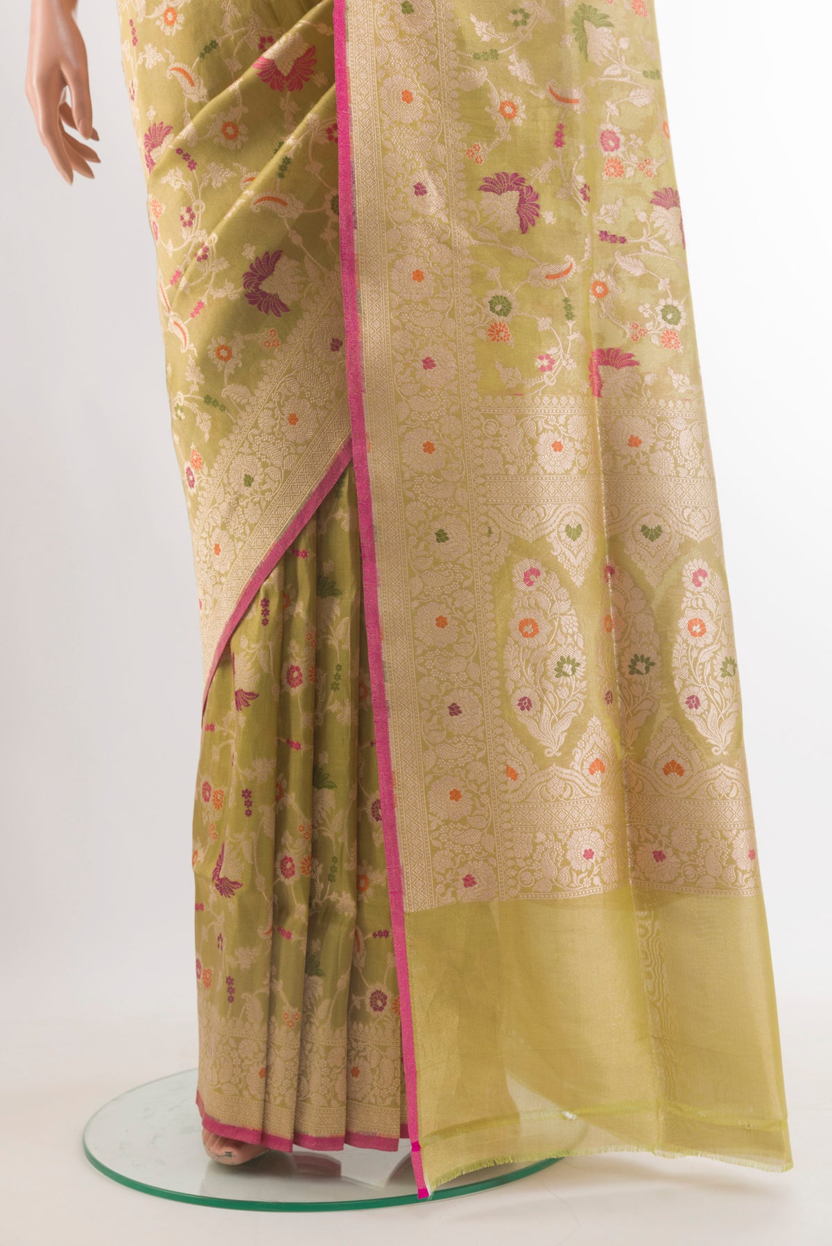 Pleats and pallu of Pure Silk Golden Banarasi Saree with Zari Brocade on the body and Zari Border. 