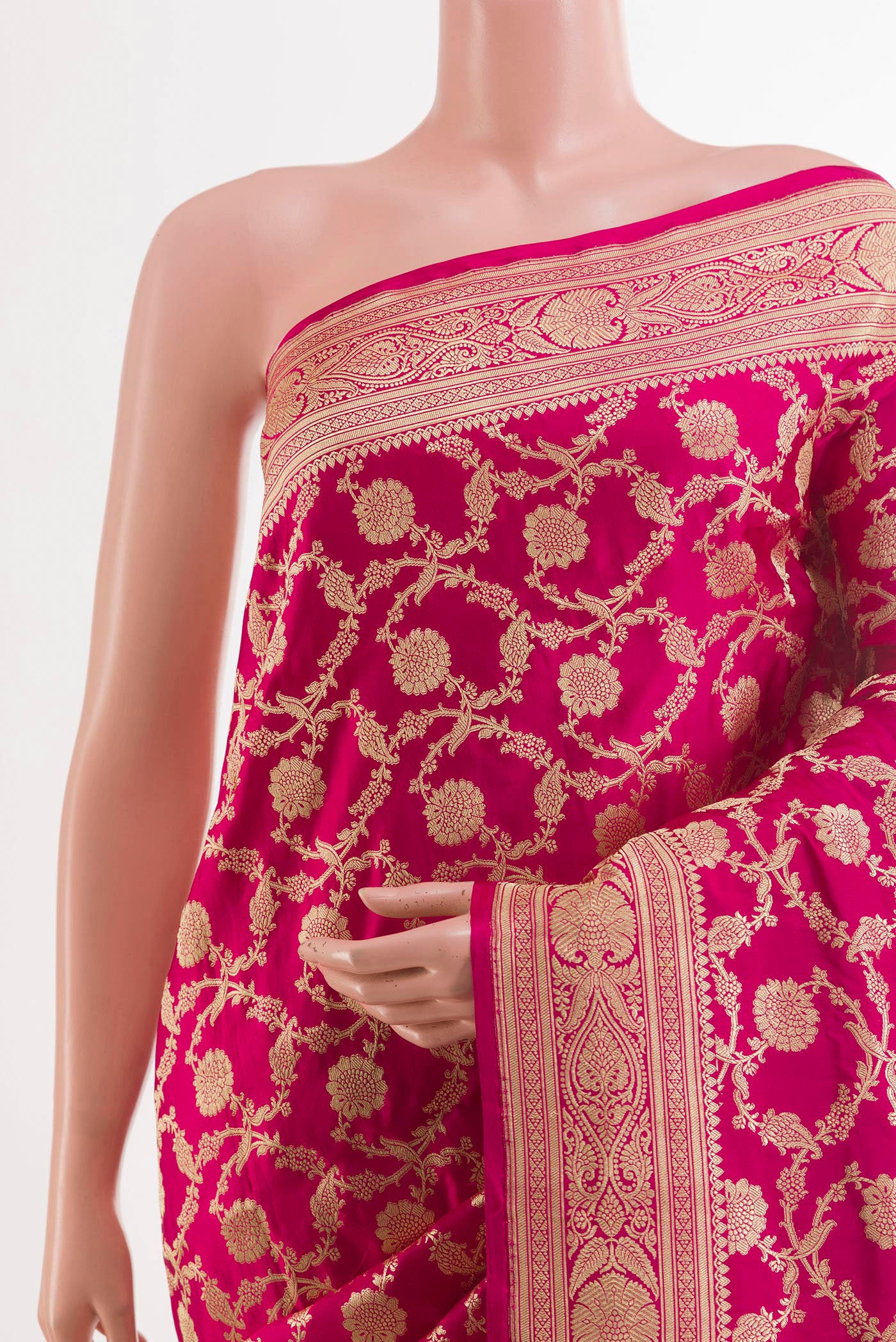 Border image of Pink Banarasi Silk Saree with Zari Brocade on the body and Zari Border. 
