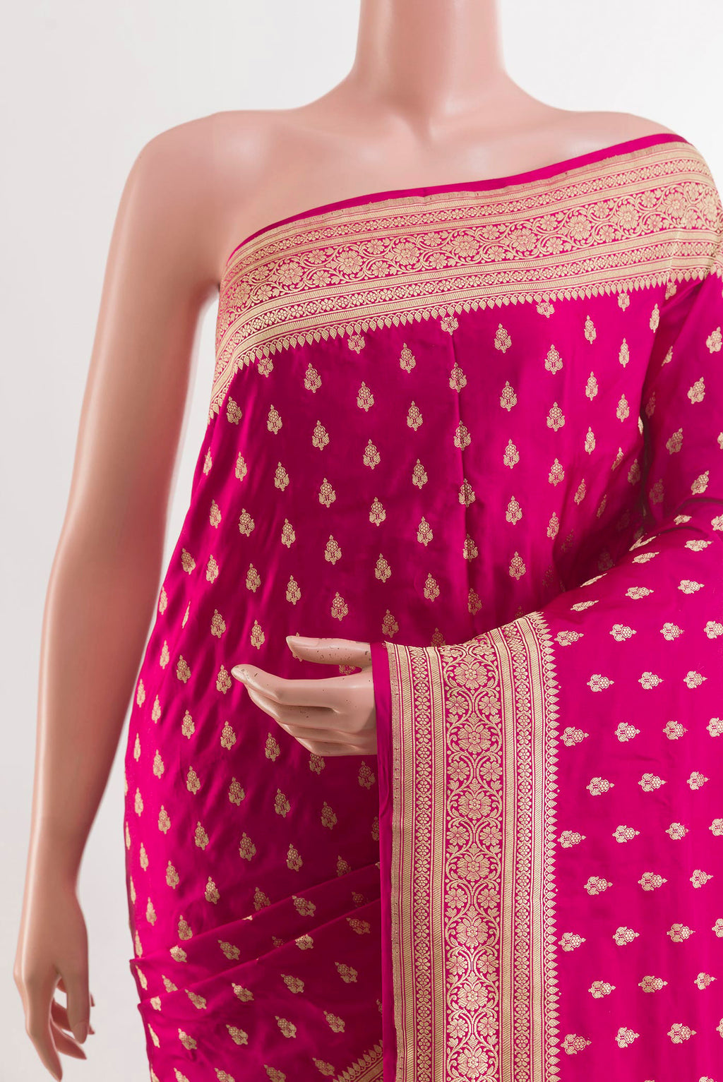 Border image of Pink Banarasi Silk Saree with Zari Butta on the body and Zari Border. 